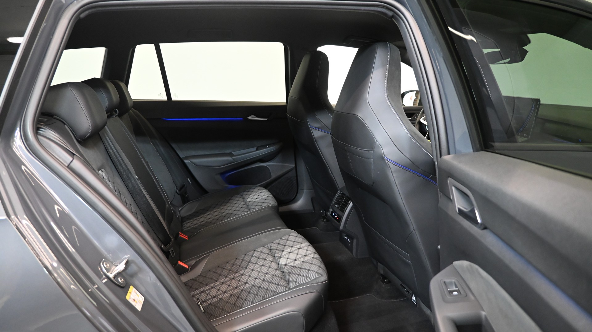VW Golf Variant 2.0 TSI R-Line DSG 4 Motion-image-6