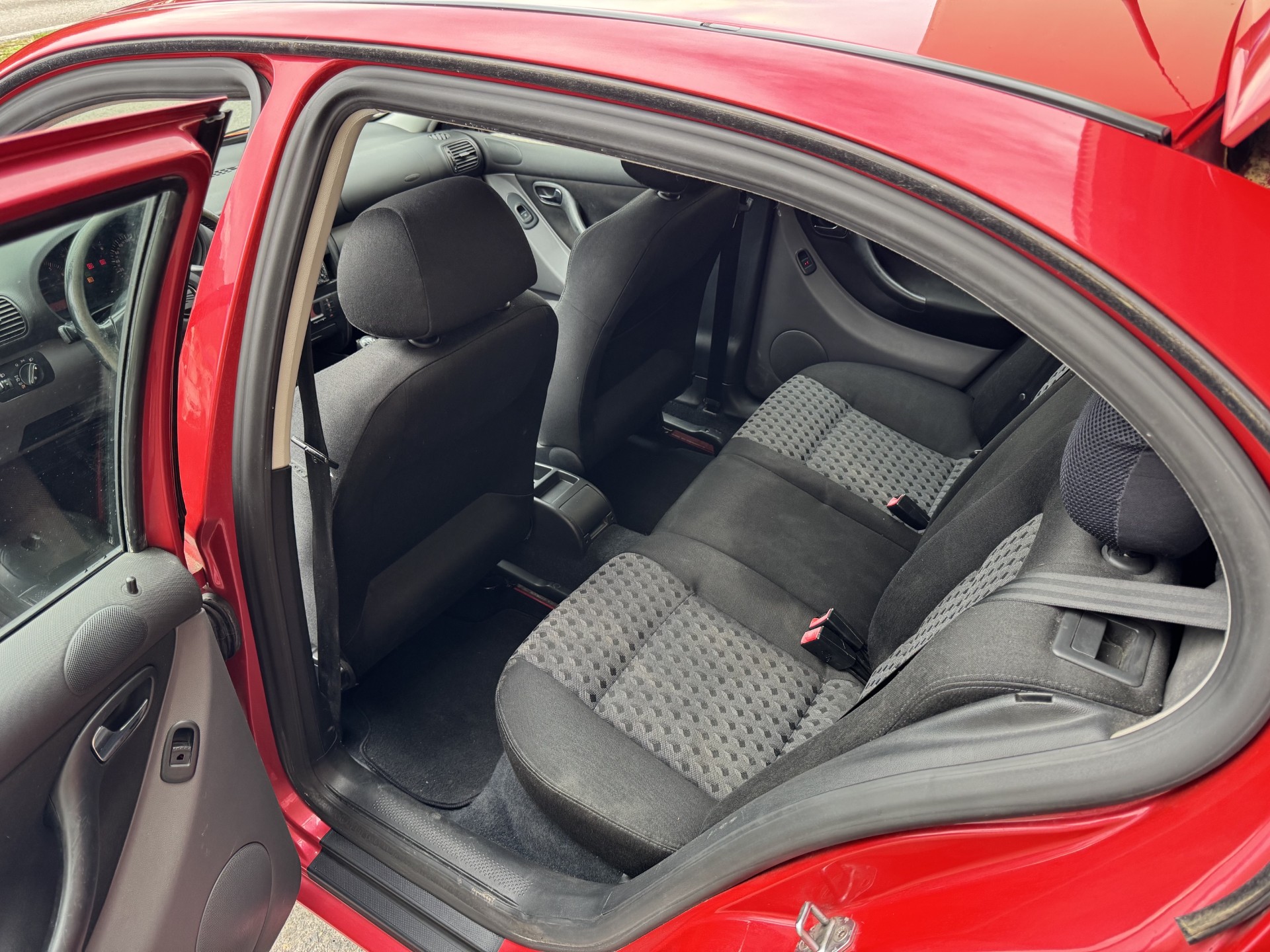 SEAT Leon 1.8 T Top Sport-image-9