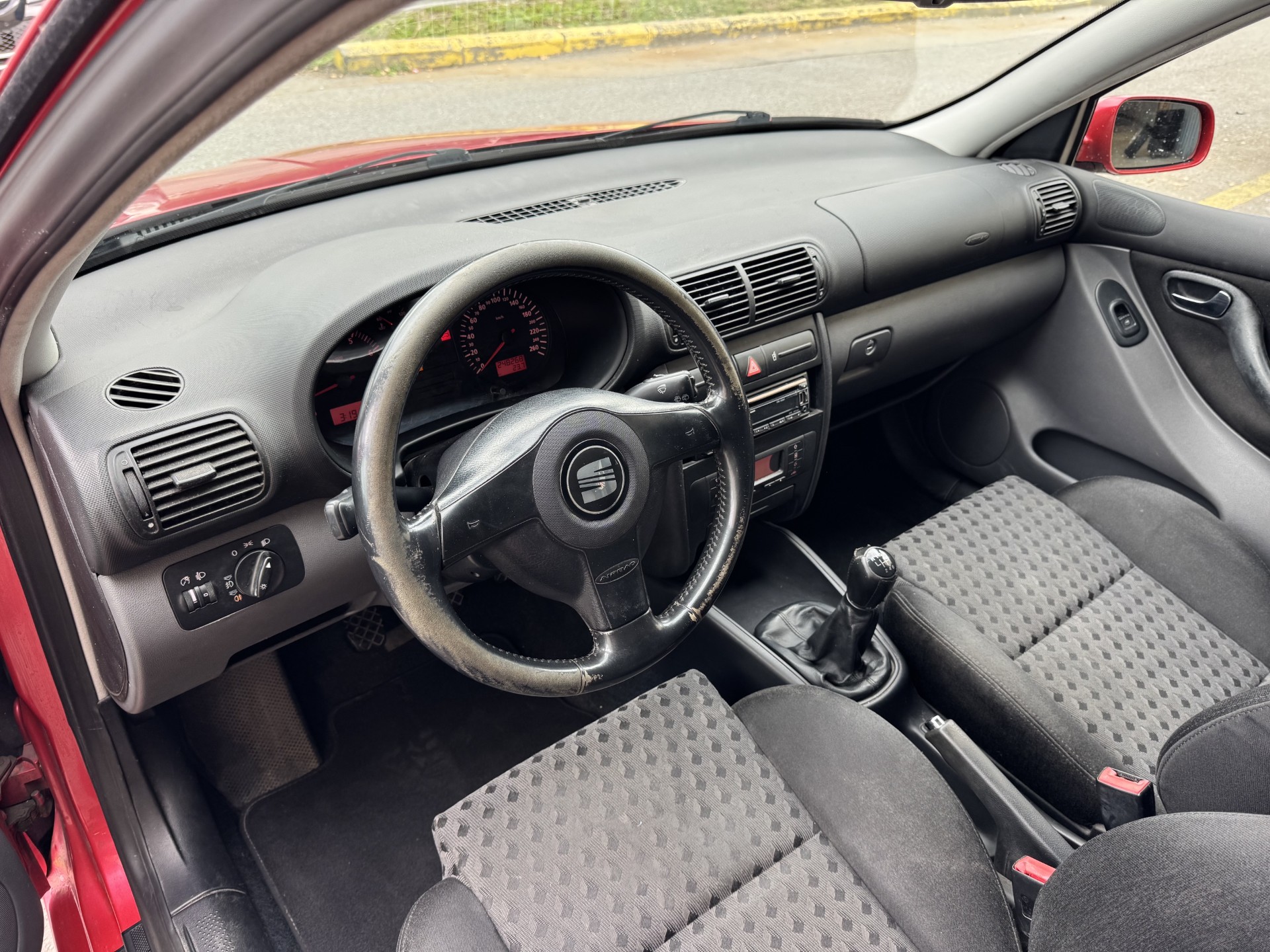 SEAT Leon 1.8 T Top Sport-image-8