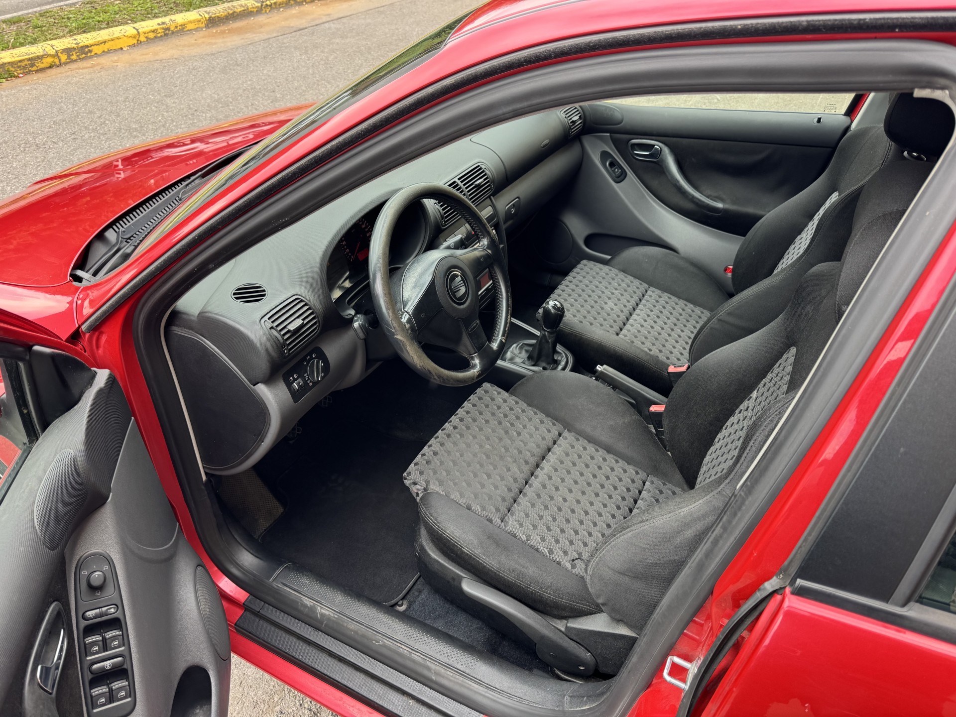 SEAT Leon 1.8 T Top Sport-image-7