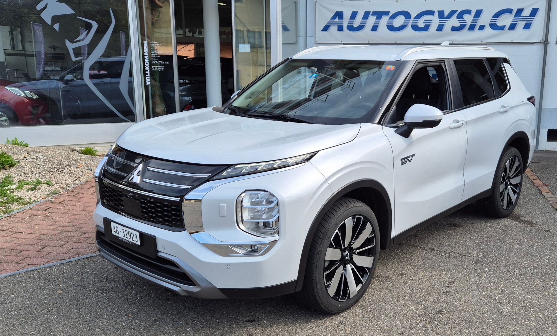 MITSUBISHI Outlander PHEV Instyle KMU Helvetia-image-14