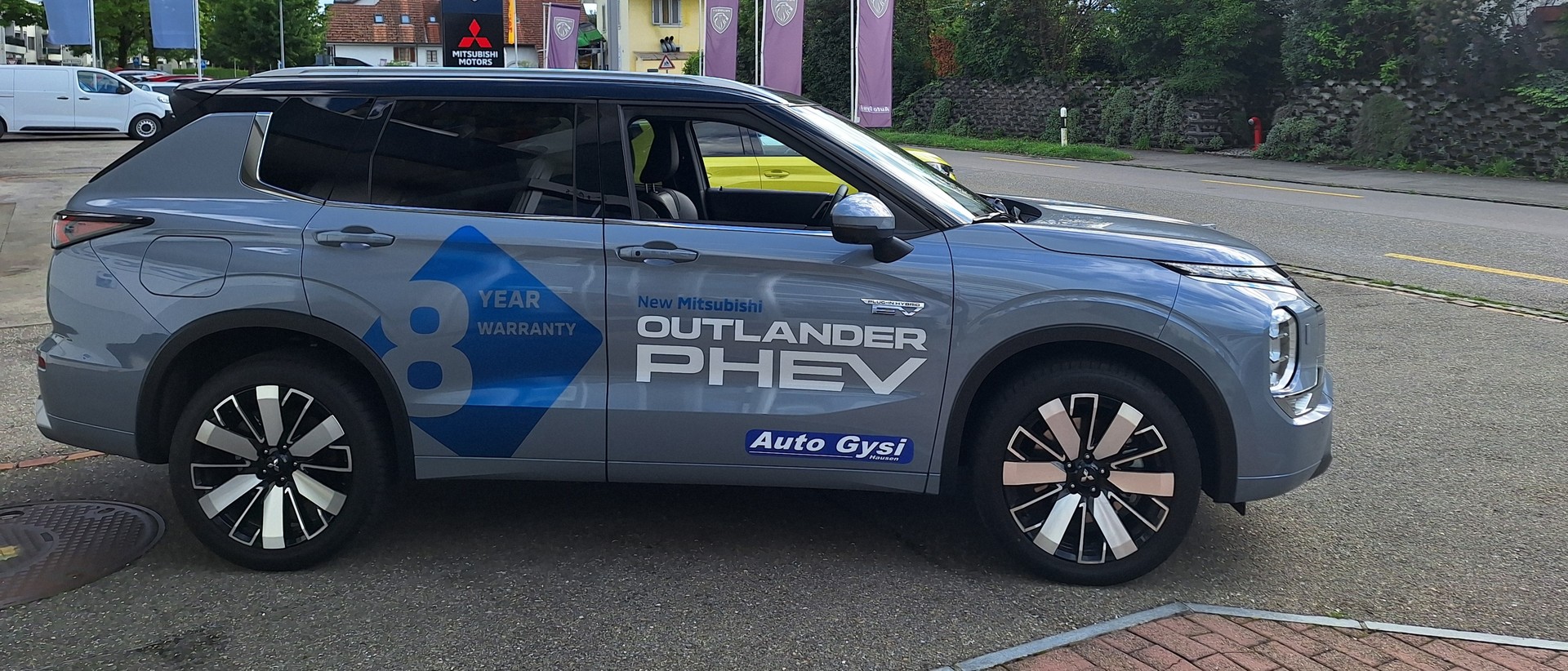 MITSUBISHI Outlander PHEV Instyle KMU Helvetia-image-3