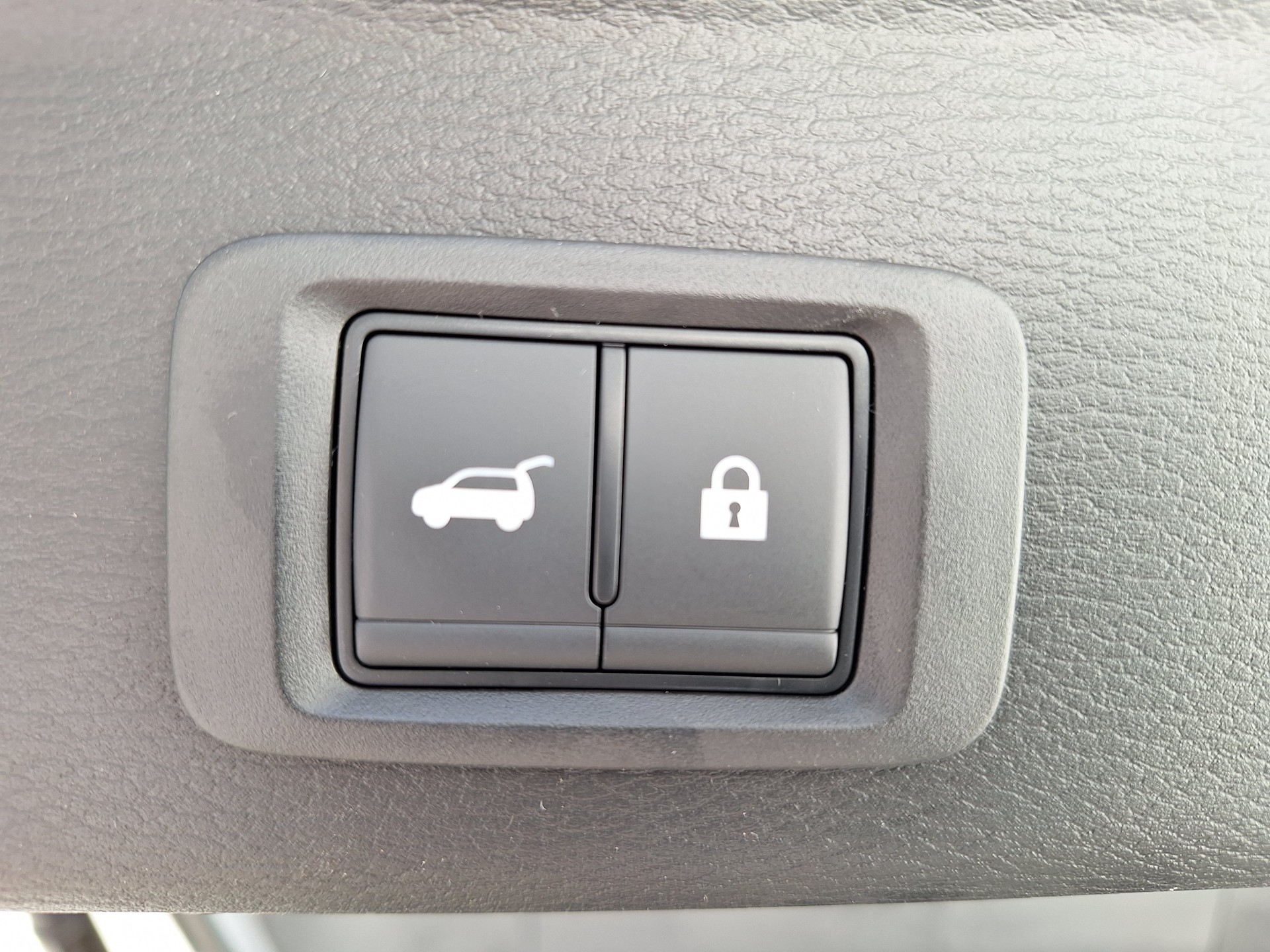 MITSUBISHI Outlander PHEV Instyle KMU Helvetia-image-7
