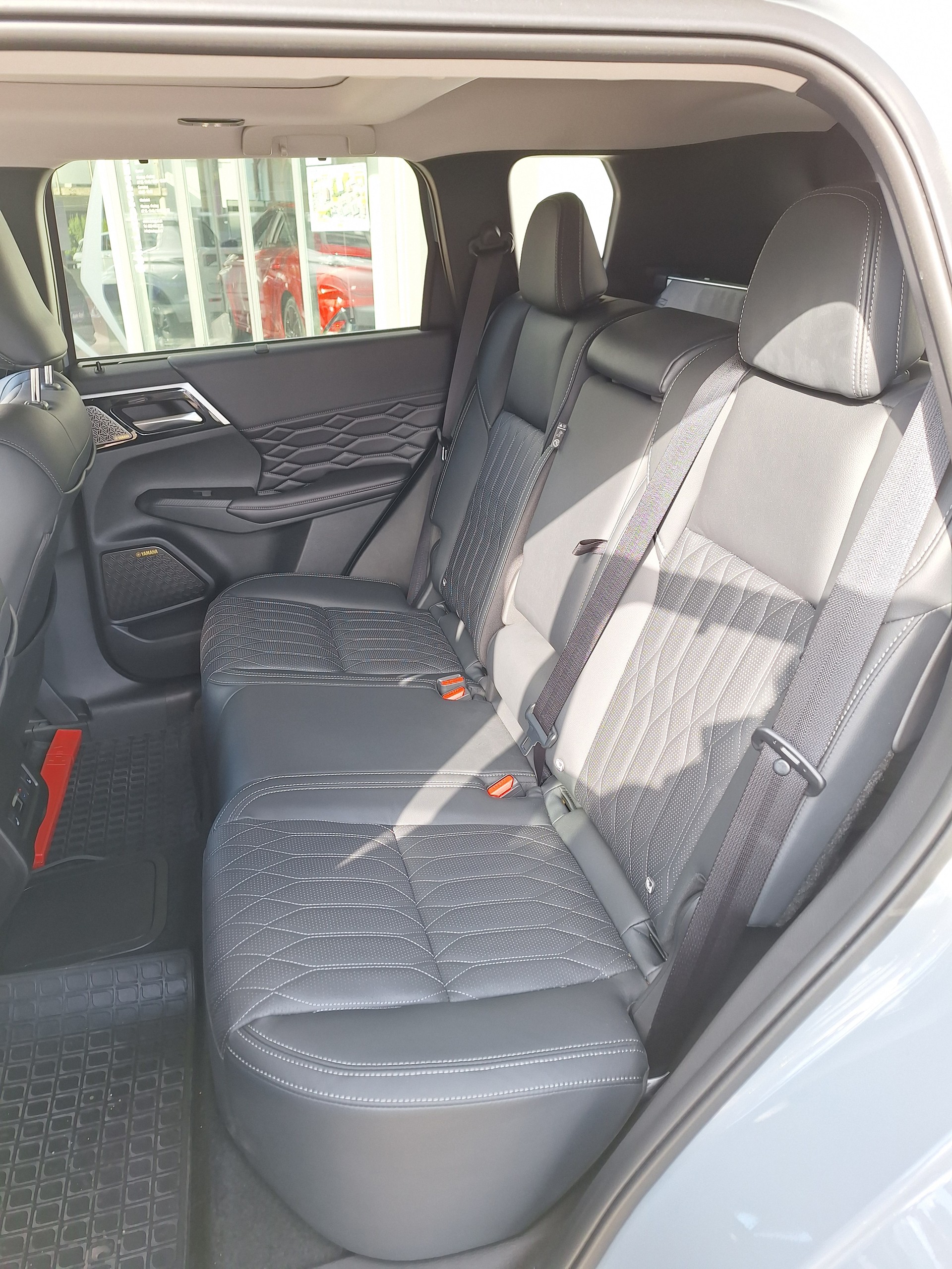 MITSUBISHI Outlander PHEV Instyle KMU Helvetia-image-6
