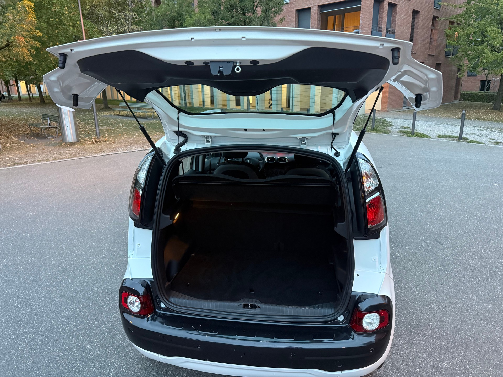CITROEN C3 Picasso 1.6 HDi Exclusive-image-23