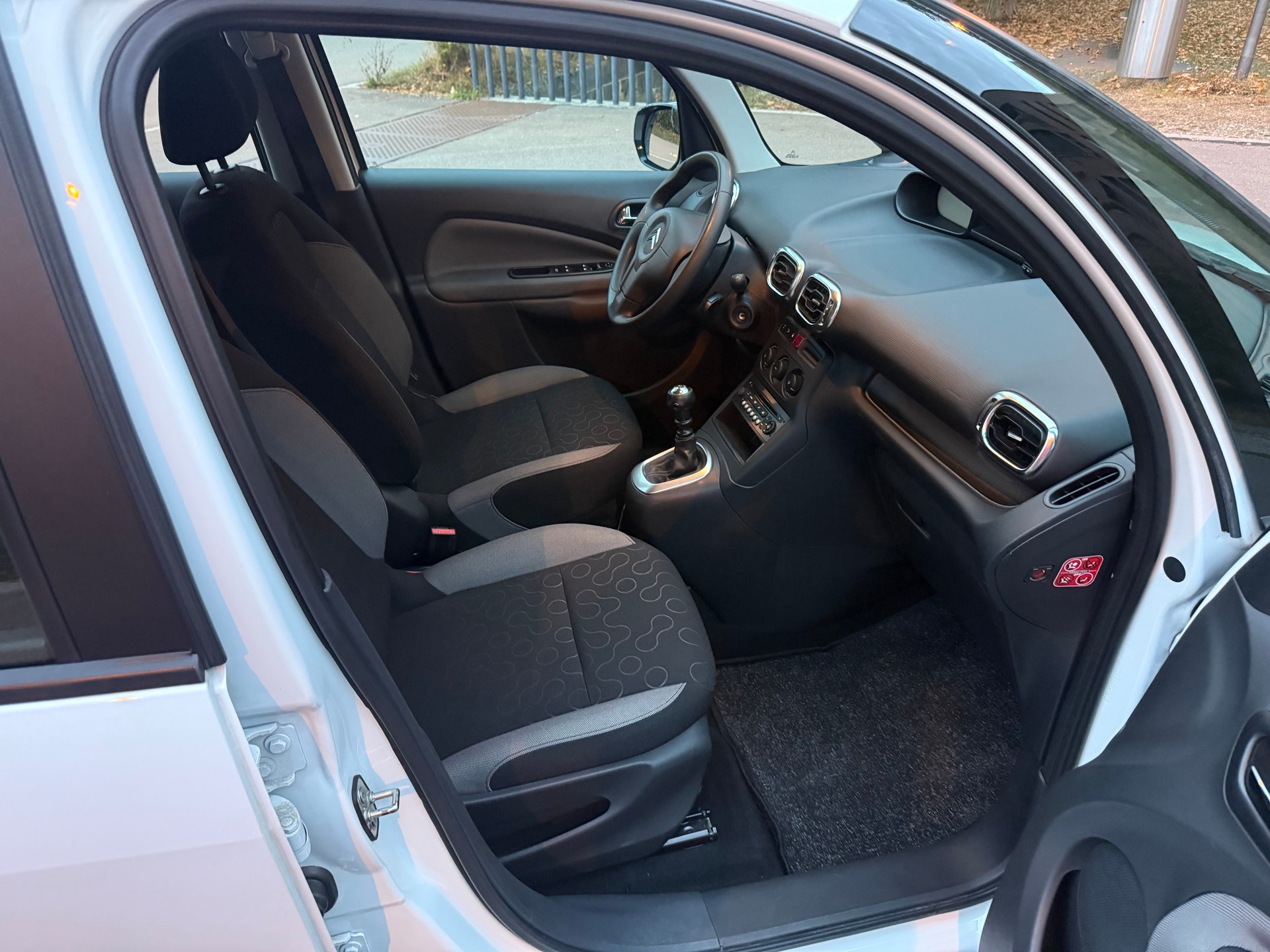 CITROEN C3 Picasso 1.6 HDi Exclusive-image-20