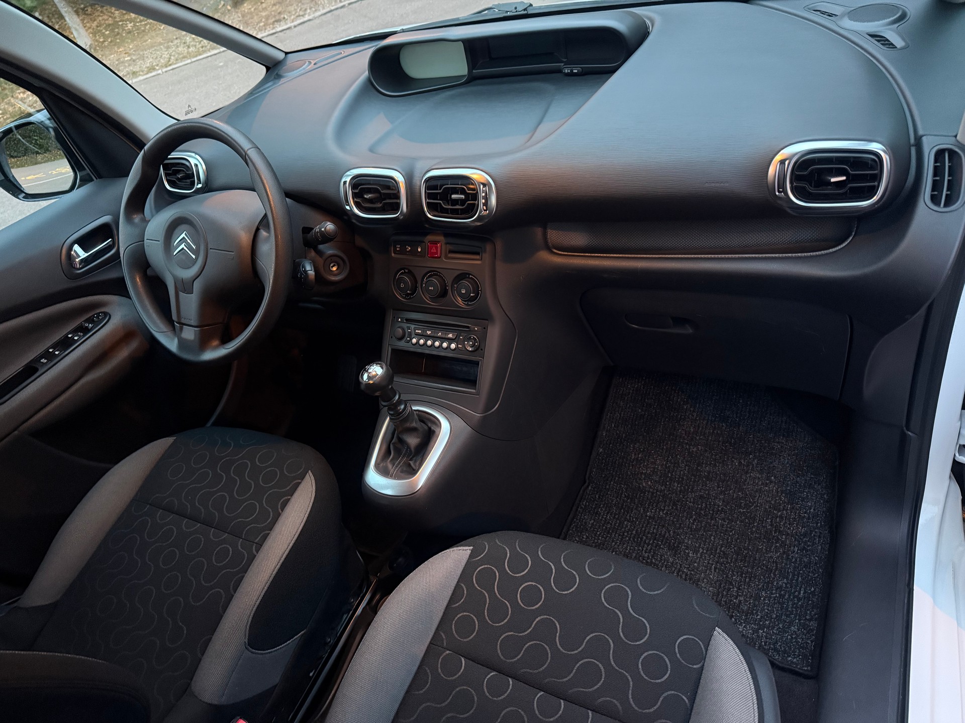 CITROEN C3 Picasso 1.6 HDi Exclusive-image-21