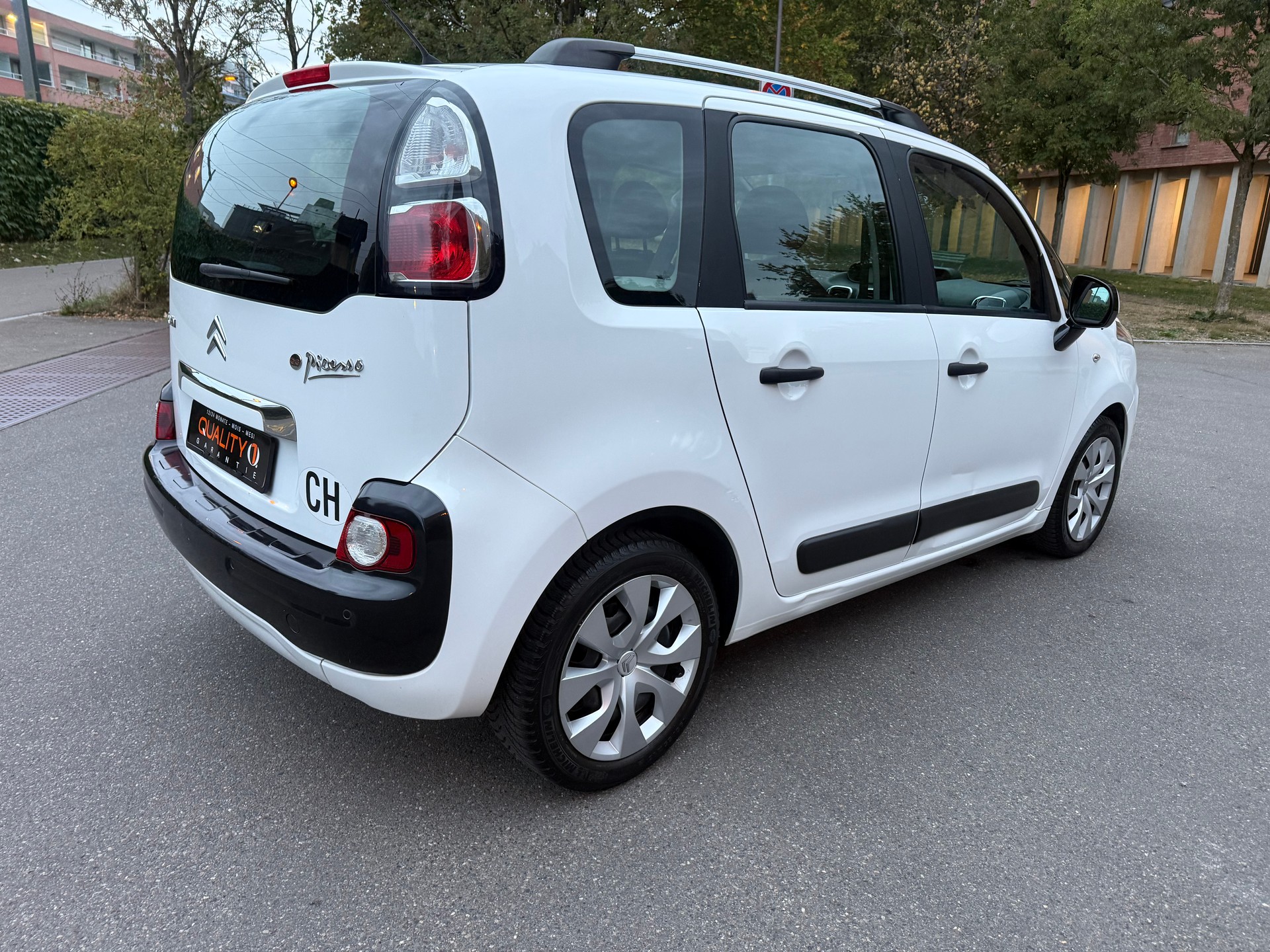 CITROEN C3 Picasso 1.6 HDi Exclusive-image-8