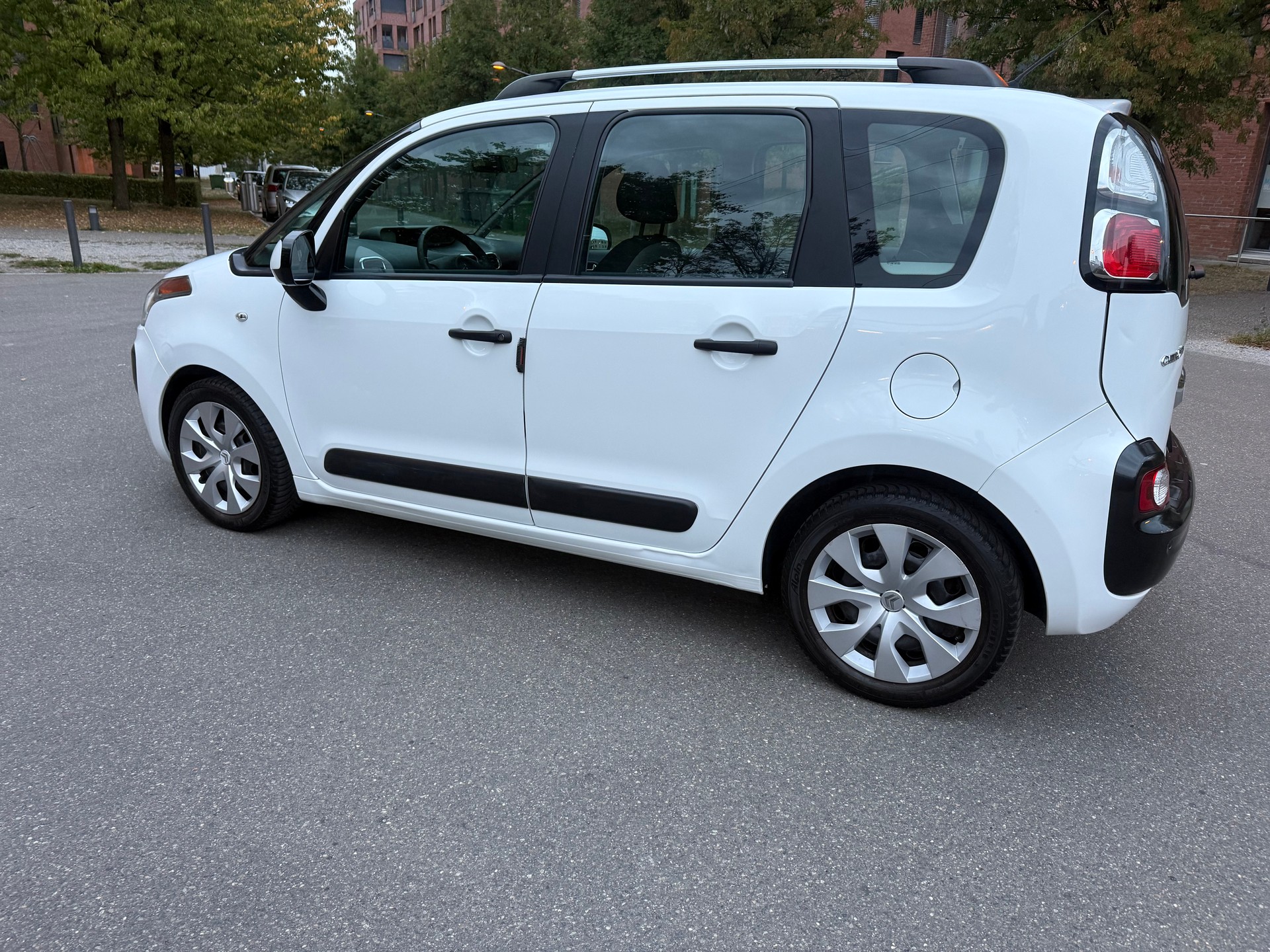 CITROEN C3 Picasso 1.6 HDi Exclusive-image-12