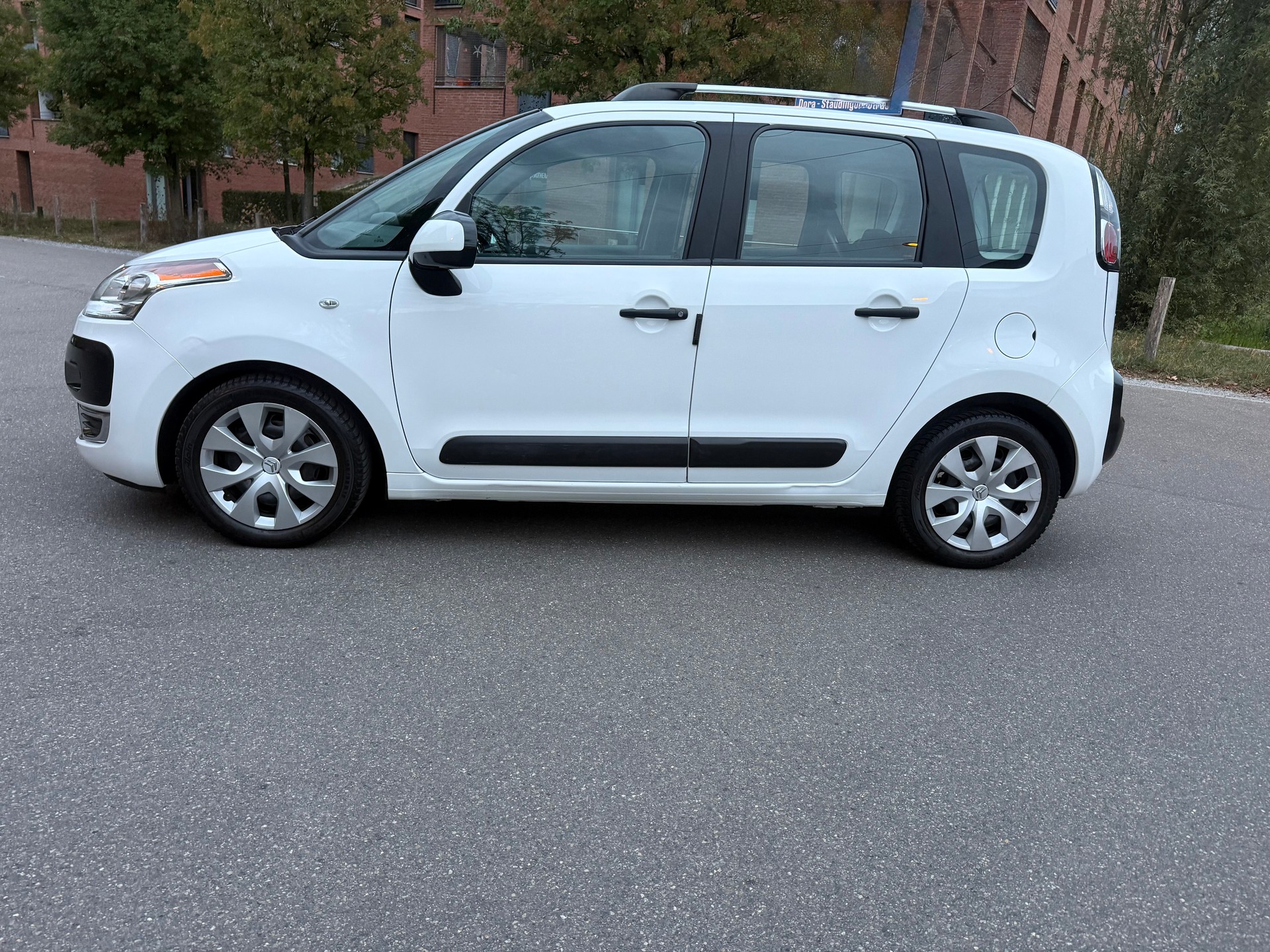 CITROEN C3 Picasso 1.6 HDi Exclusive-image-13