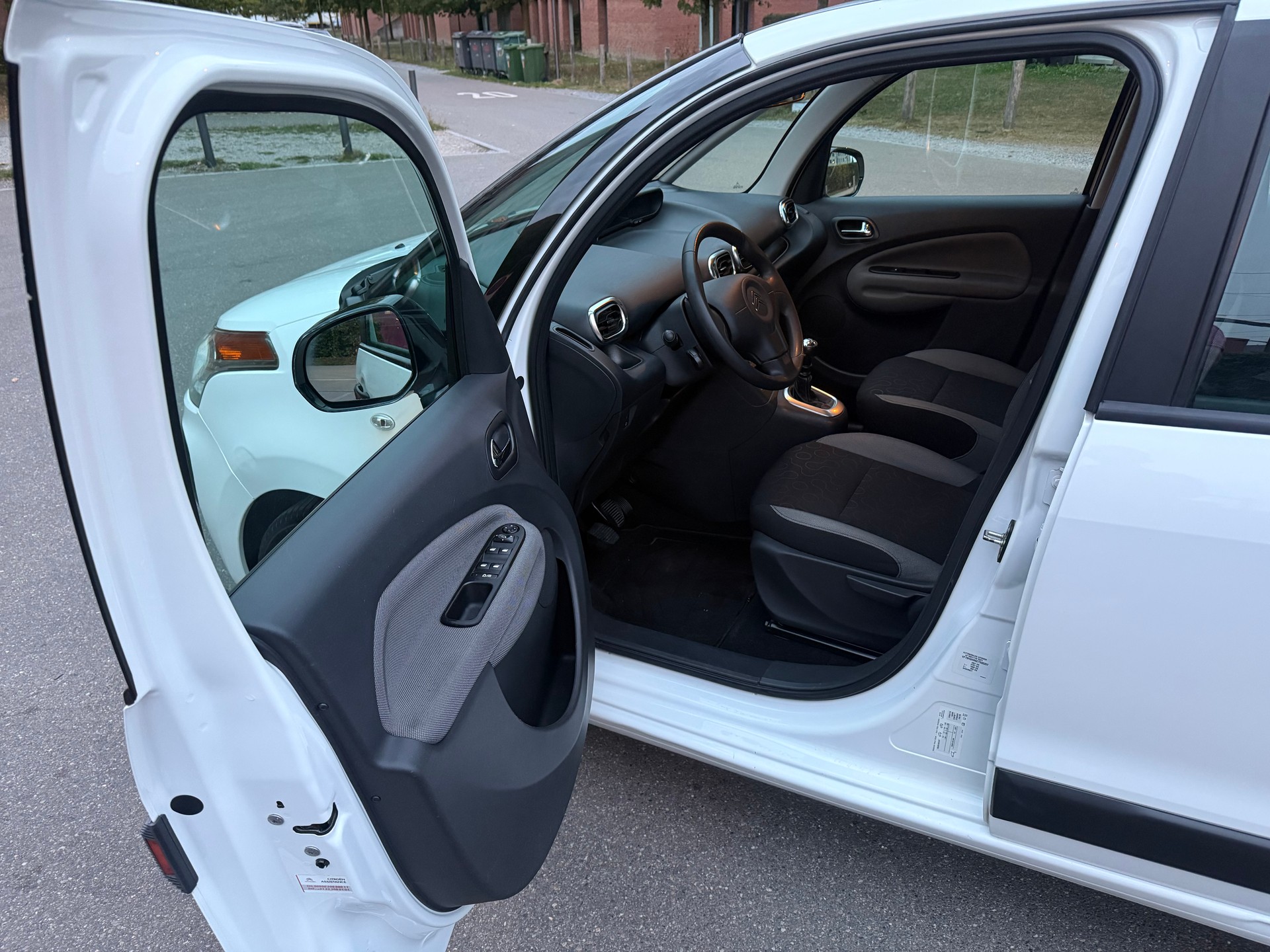CITROEN C3 Picasso 1.6 HDi Exclusive-image-15