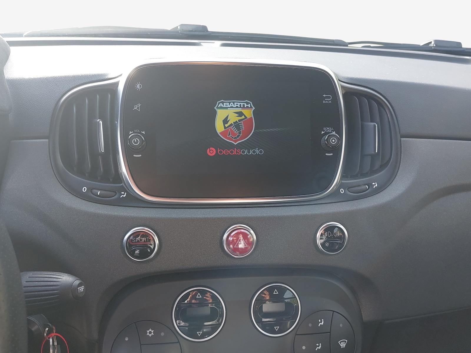 FIAT 695 1.4 16V Turbo Abarth 70 Anniversario-image-10