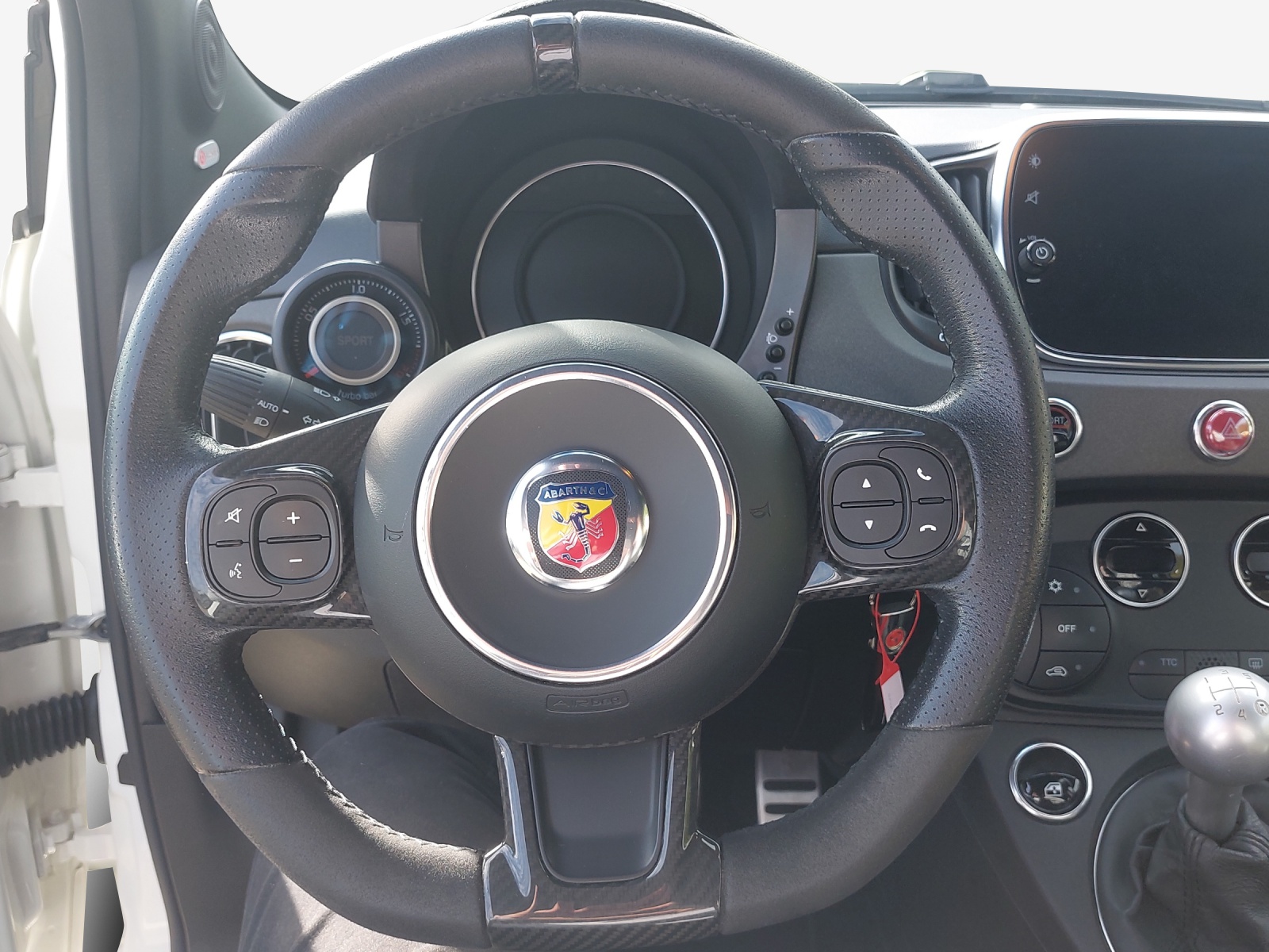 FIAT 695 1.4 16V Turbo Abarth 70 Anniversario-image-9