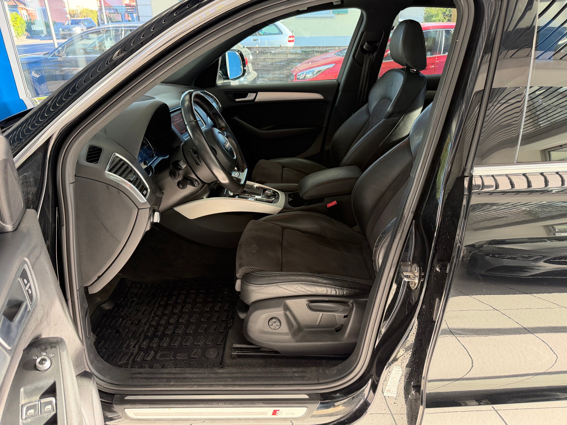 AUDI Q5 3.0 TDI quattro S-tronic S-LINE-image-11