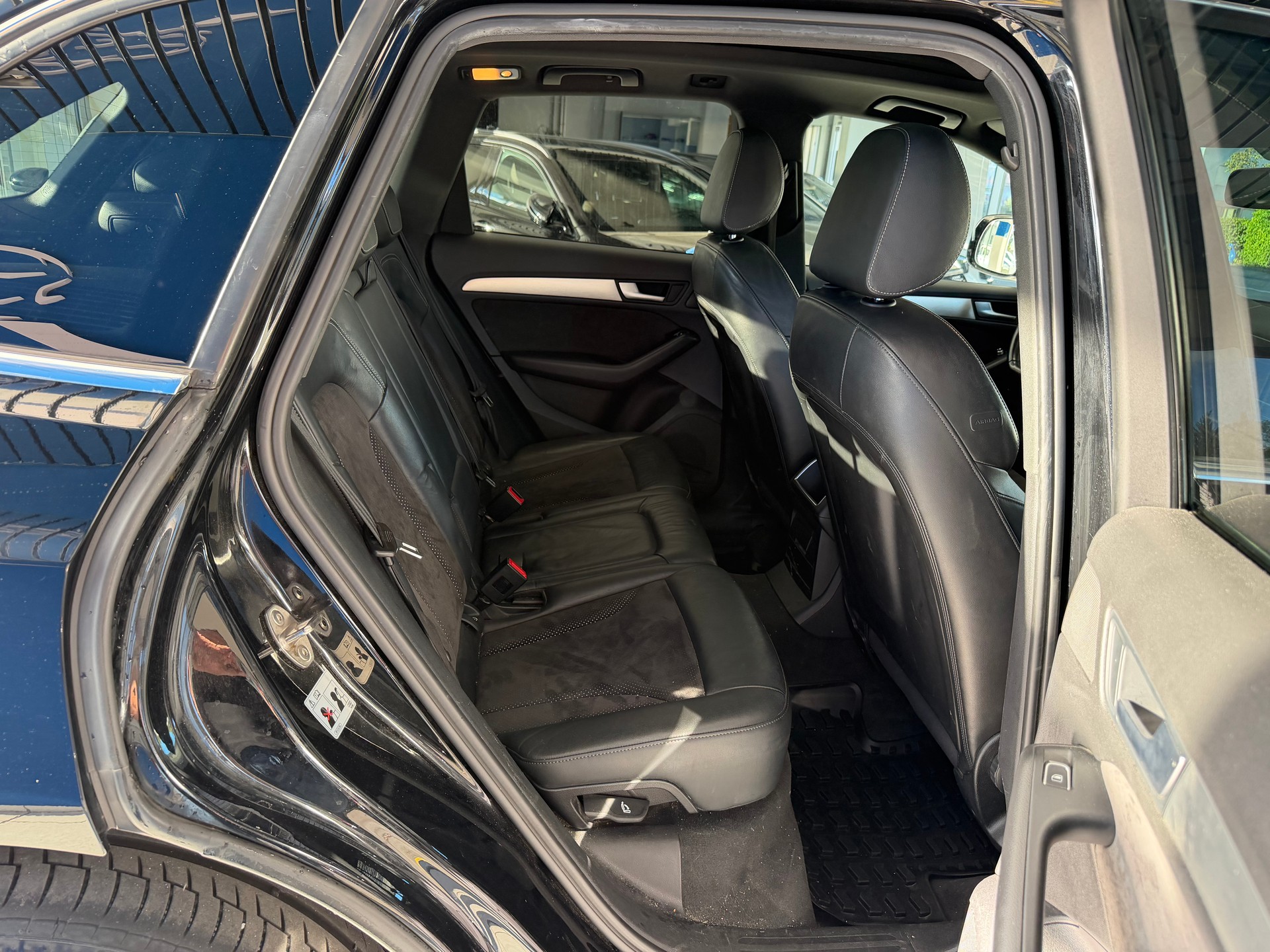AUDI Q5 3.0 TDI quattro S-tronic S-LINE-image-18