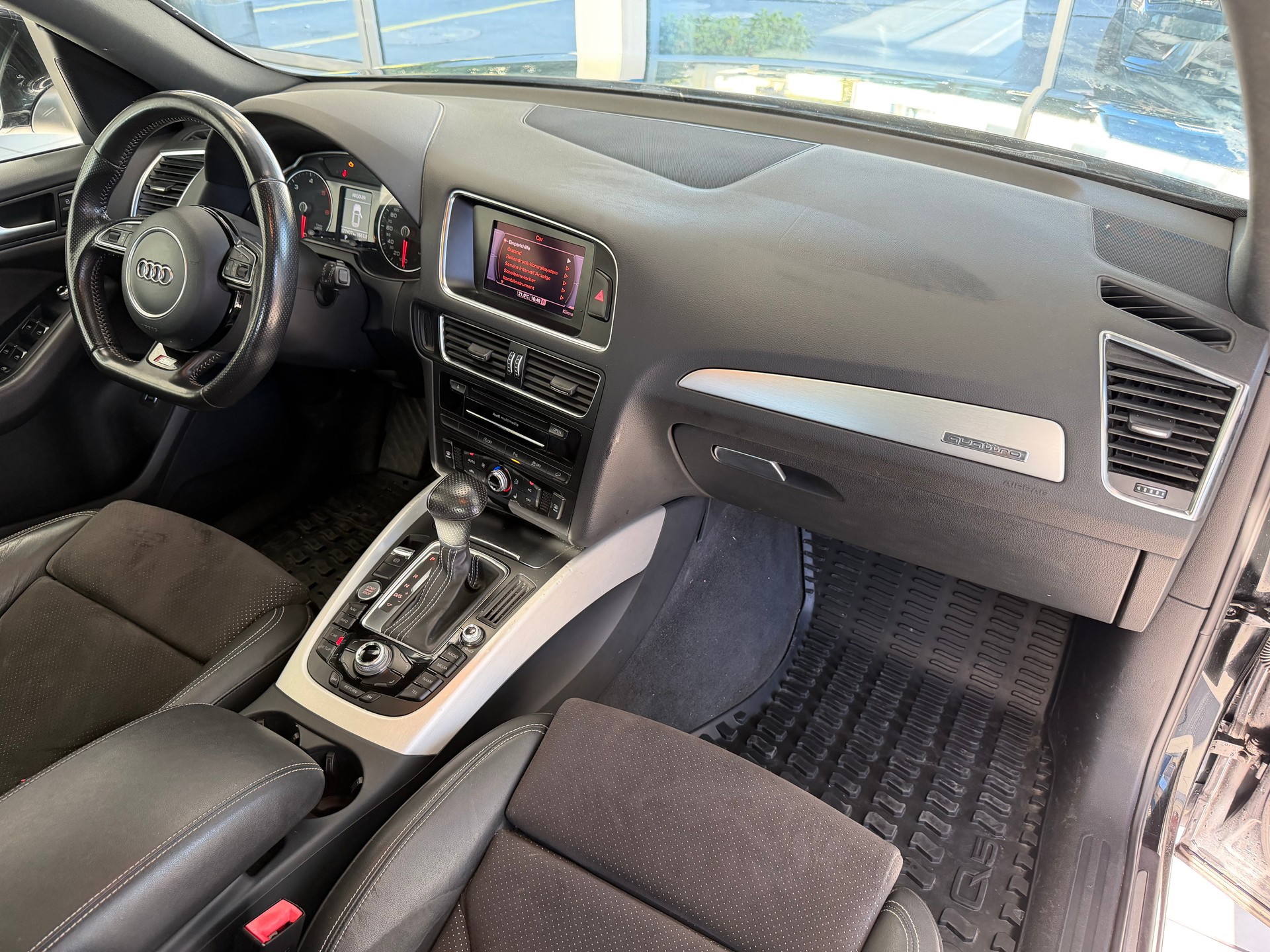 AUDI Q5 3.0 TDI quattro S-tronic S-LINE-image-14