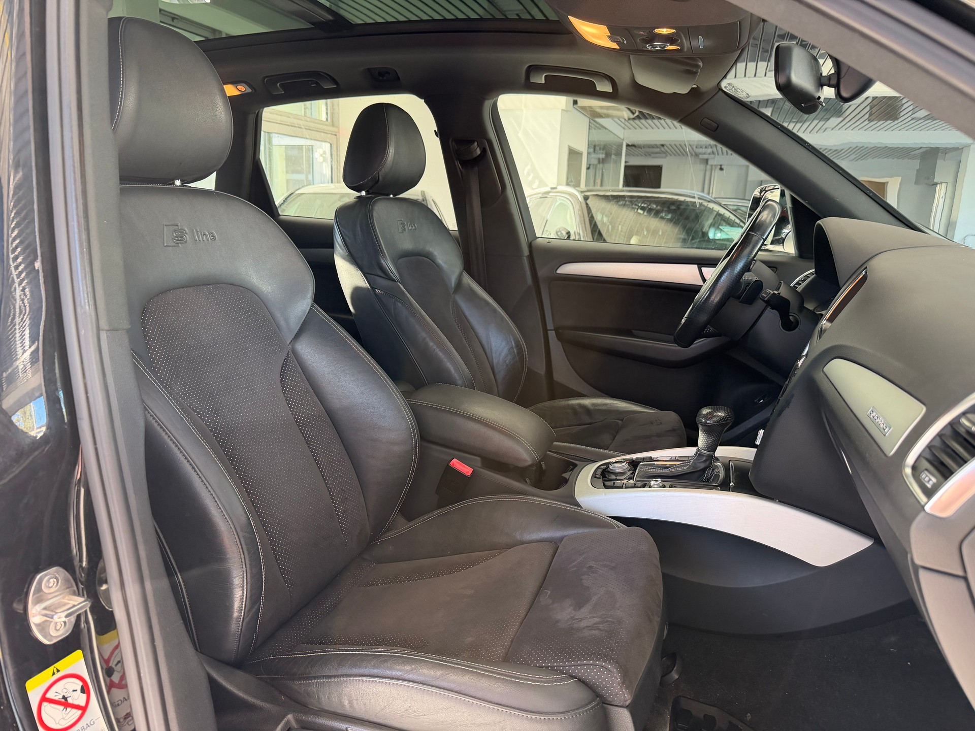 AUDI Q5 3.0 TDI quattro S-tronic S-LINE-image-16
