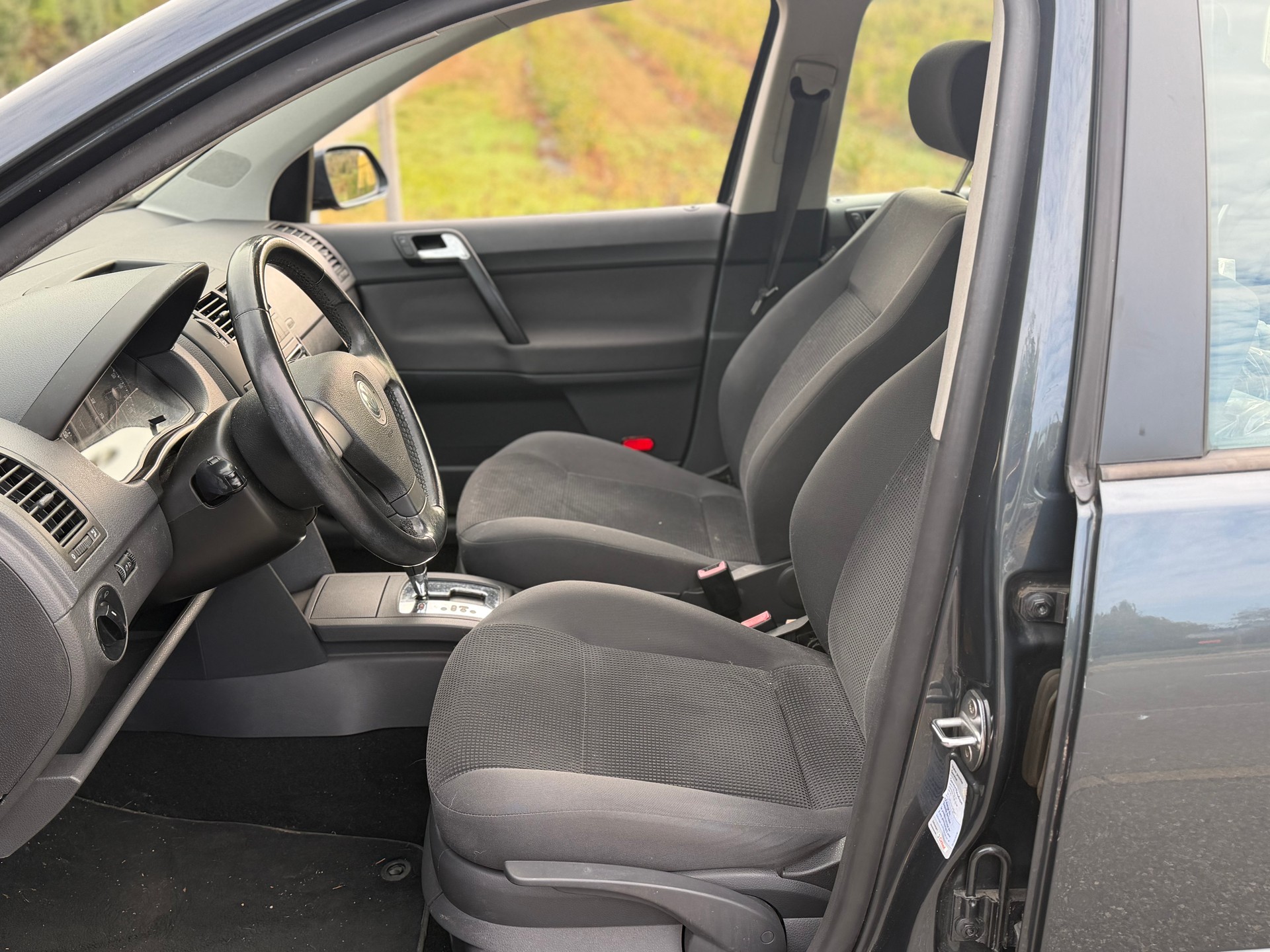 VW Polo 1.4 16V Trendline Automatic-image-9