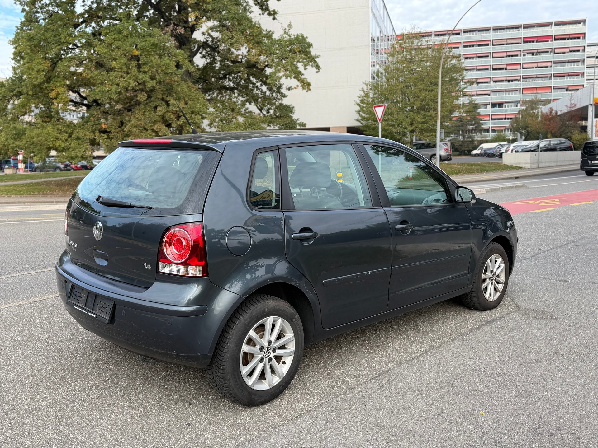 VW Polo 1.4 16V Trendline Automatic-image-4
