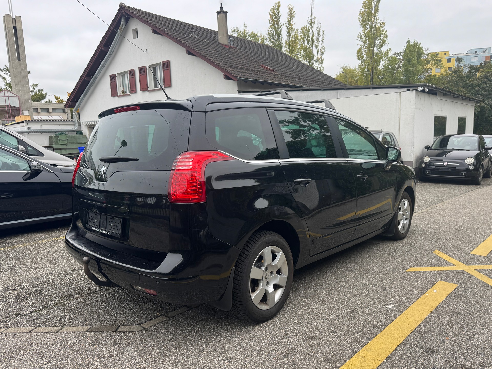 PEUGEOT 5008 1.6 16V T Family Automatic-image-5