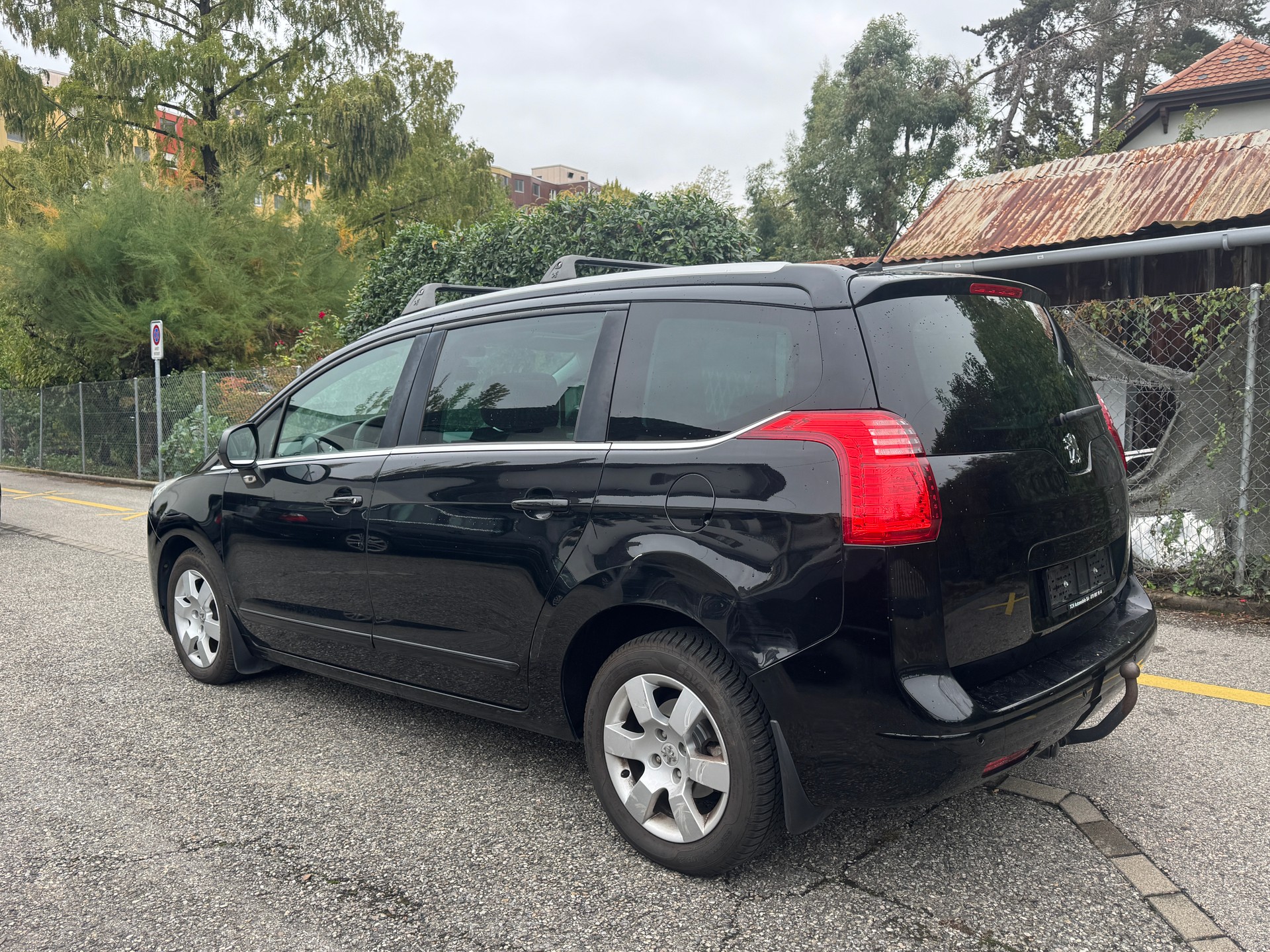 PEUGEOT 5008 1.6 16V T Family Automatic-image-4