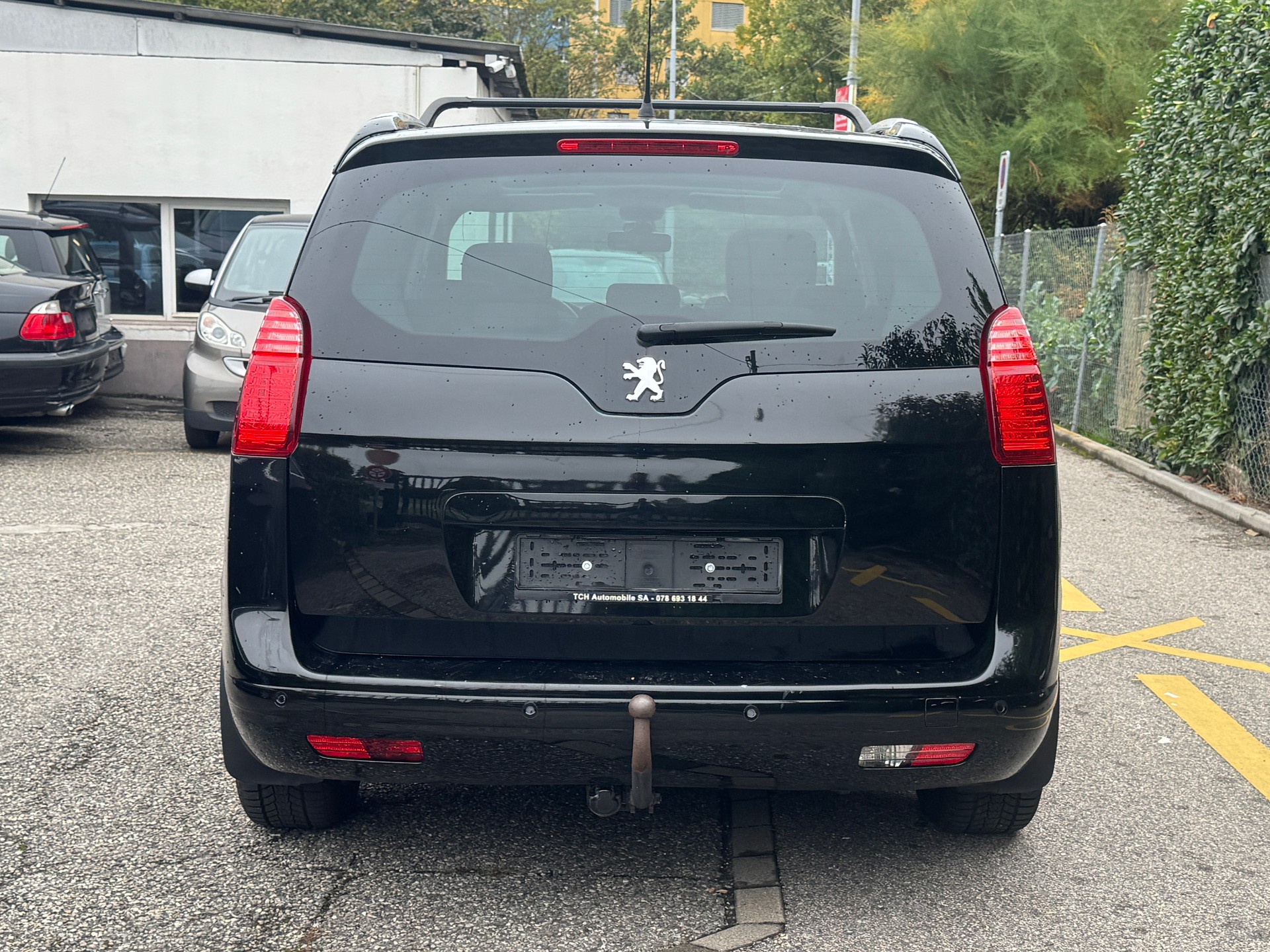 PEUGEOT 5008 1.6 16V T Family Automatic-image-3