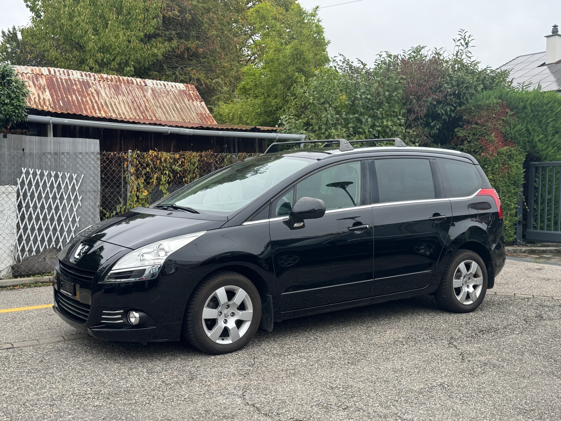 PEUGEOT 5008 1.6 16V T Family Automatic-image-2