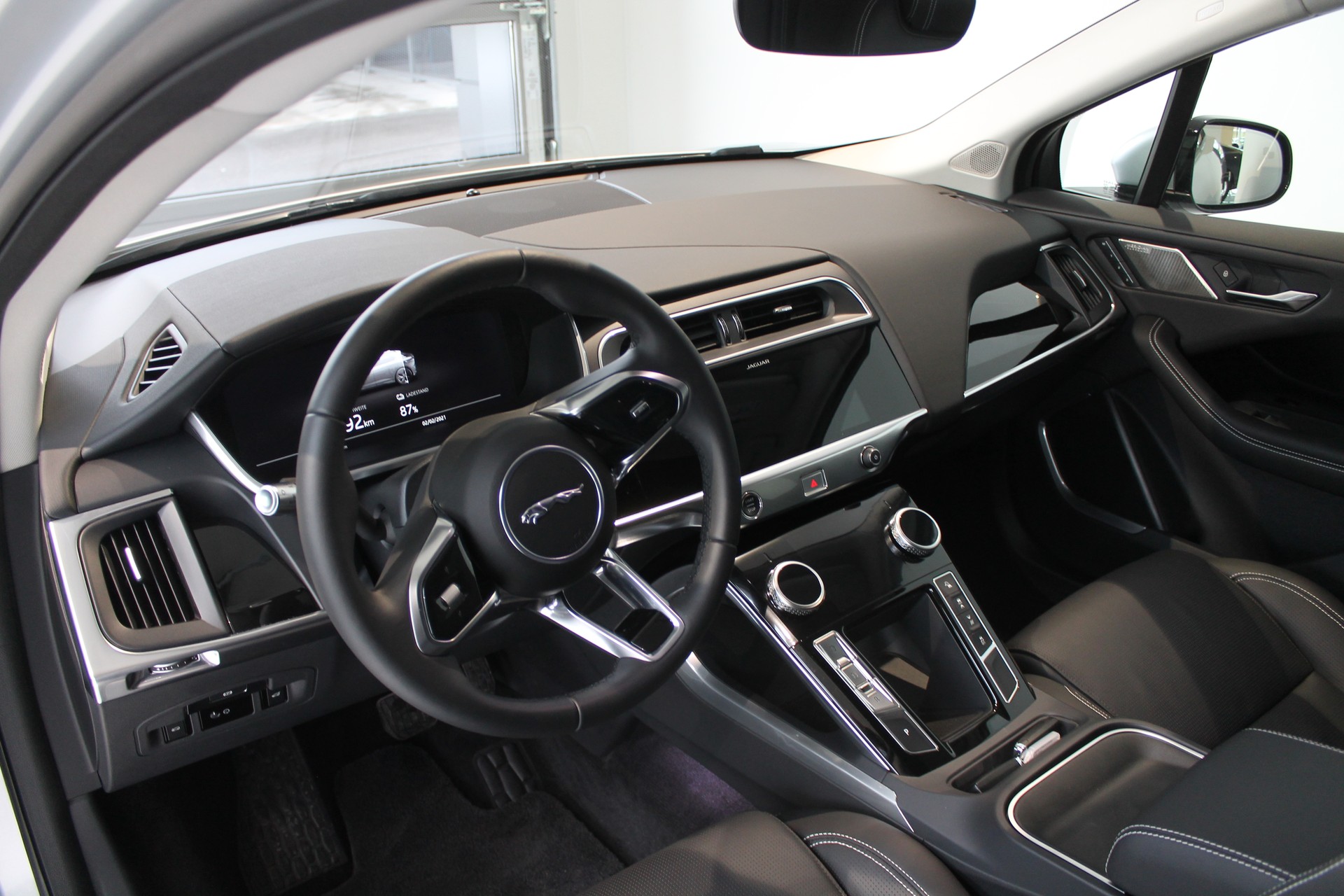 JAGUAR I-Pace EV400 HSE AWD-image-3