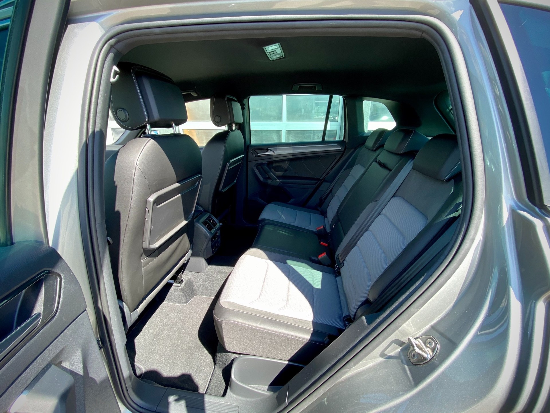 VW Tiguan 2.0TSI Highline R-Line 4Motion DSG - Véhicule Suisse (CH)-image-10