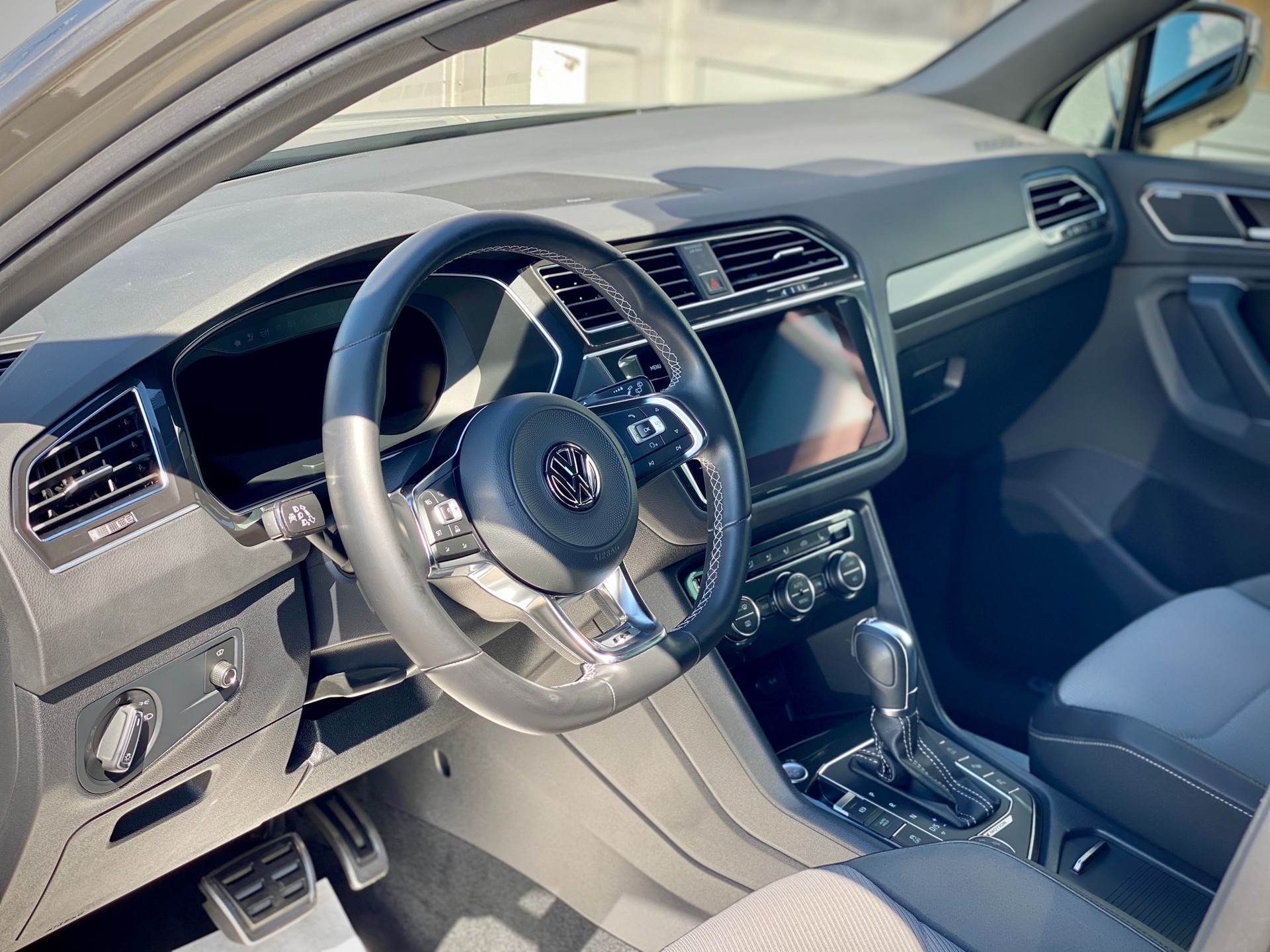 VW Tiguan 2.0TSI Highline R-Line 4Motion DSG - Véhicule Suisse (CH)-image-8