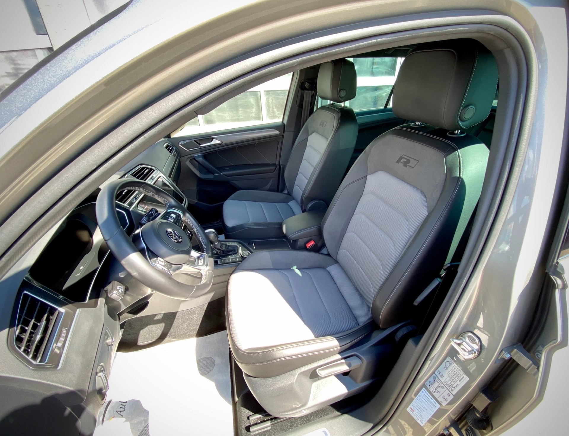 VW Tiguan 2.0TSI Highline R-Line 4Motion DSG - Véhicule Suisse (CH)-image-9
