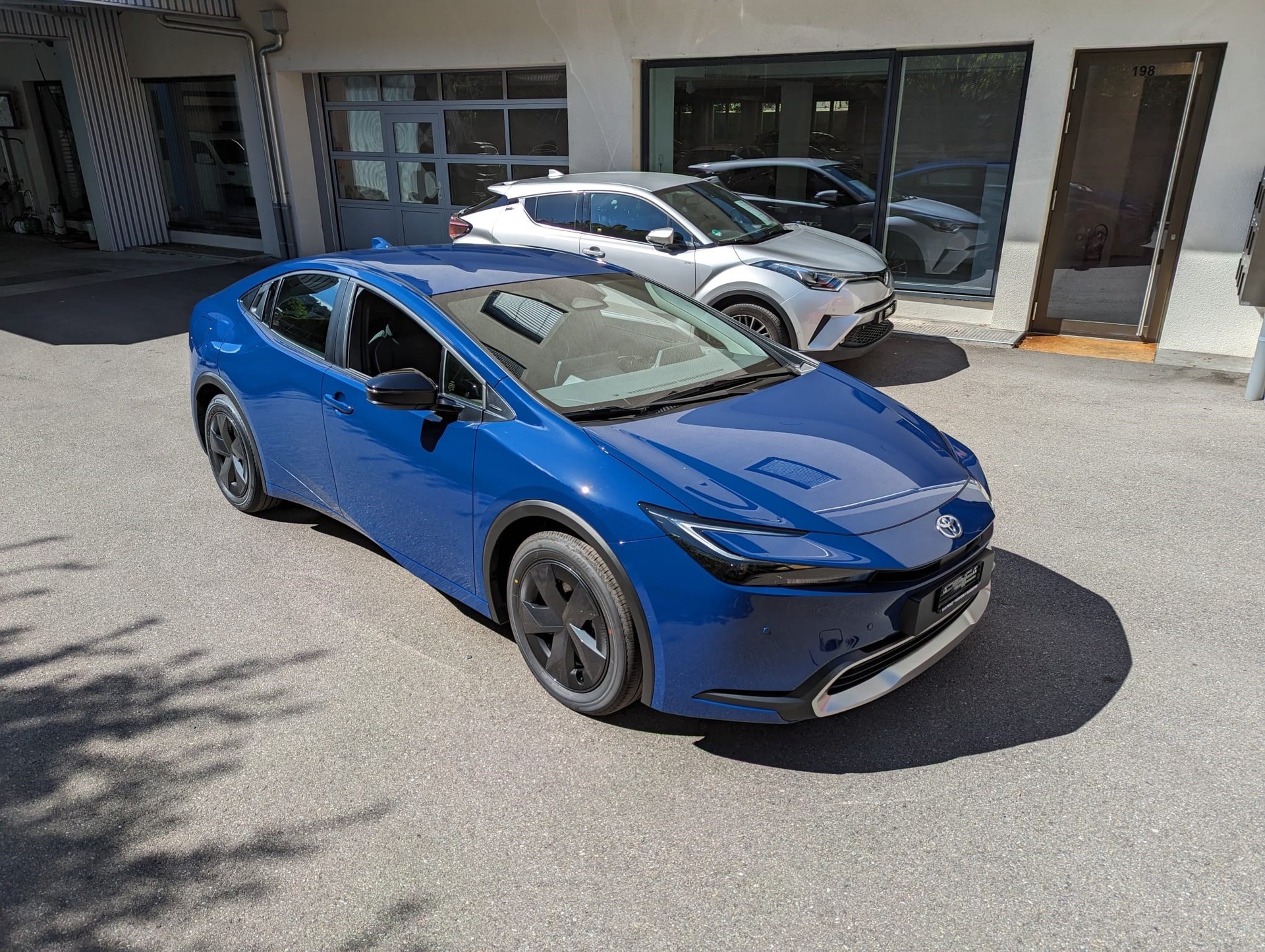 TOYOTA Prius 2.0 VVT-i Plug-in Hybrid Trend-image-0