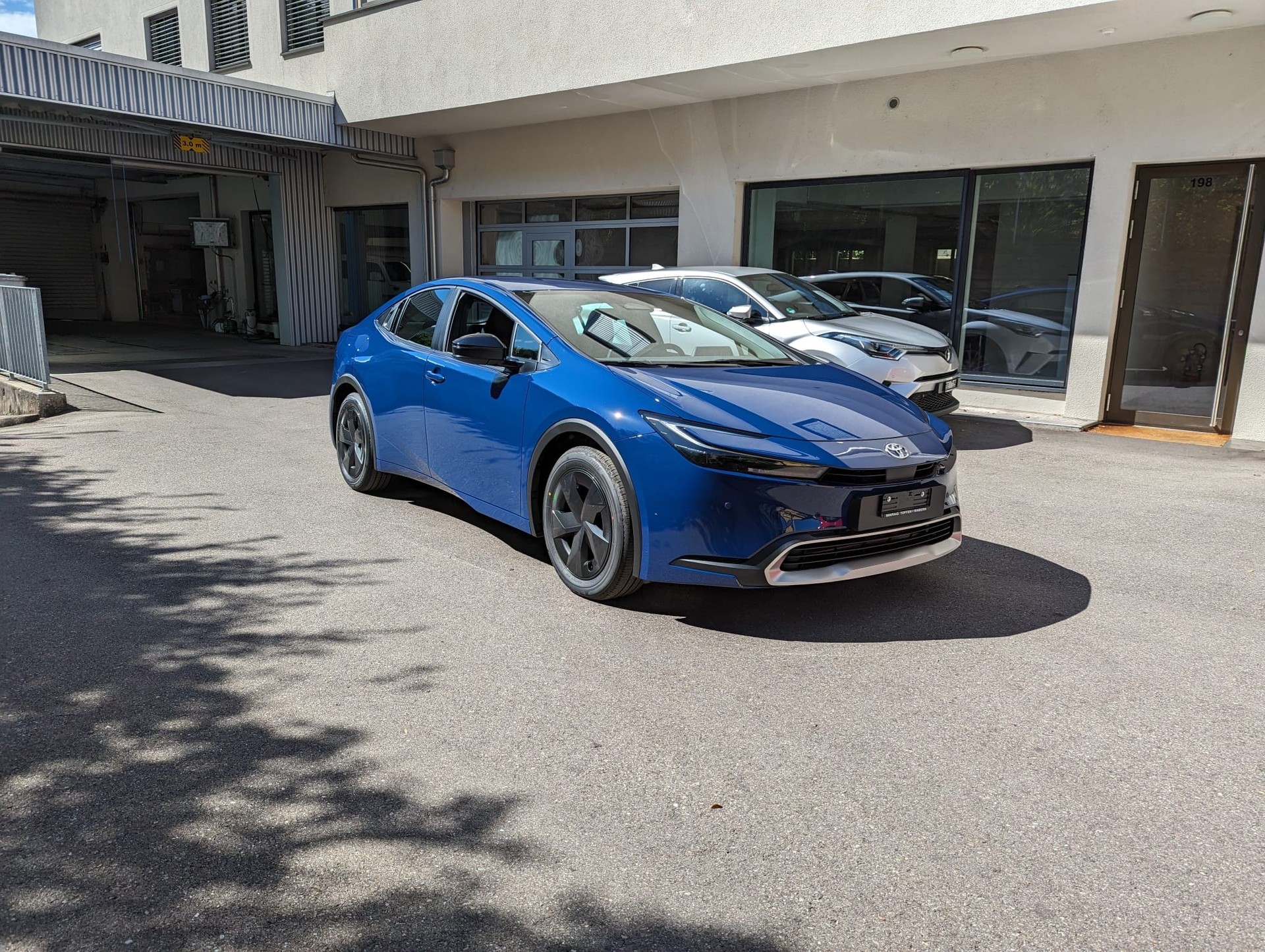 TOYOTA Prius 2.0 VVT-i Plug-in Hybrid Trend-image-1
