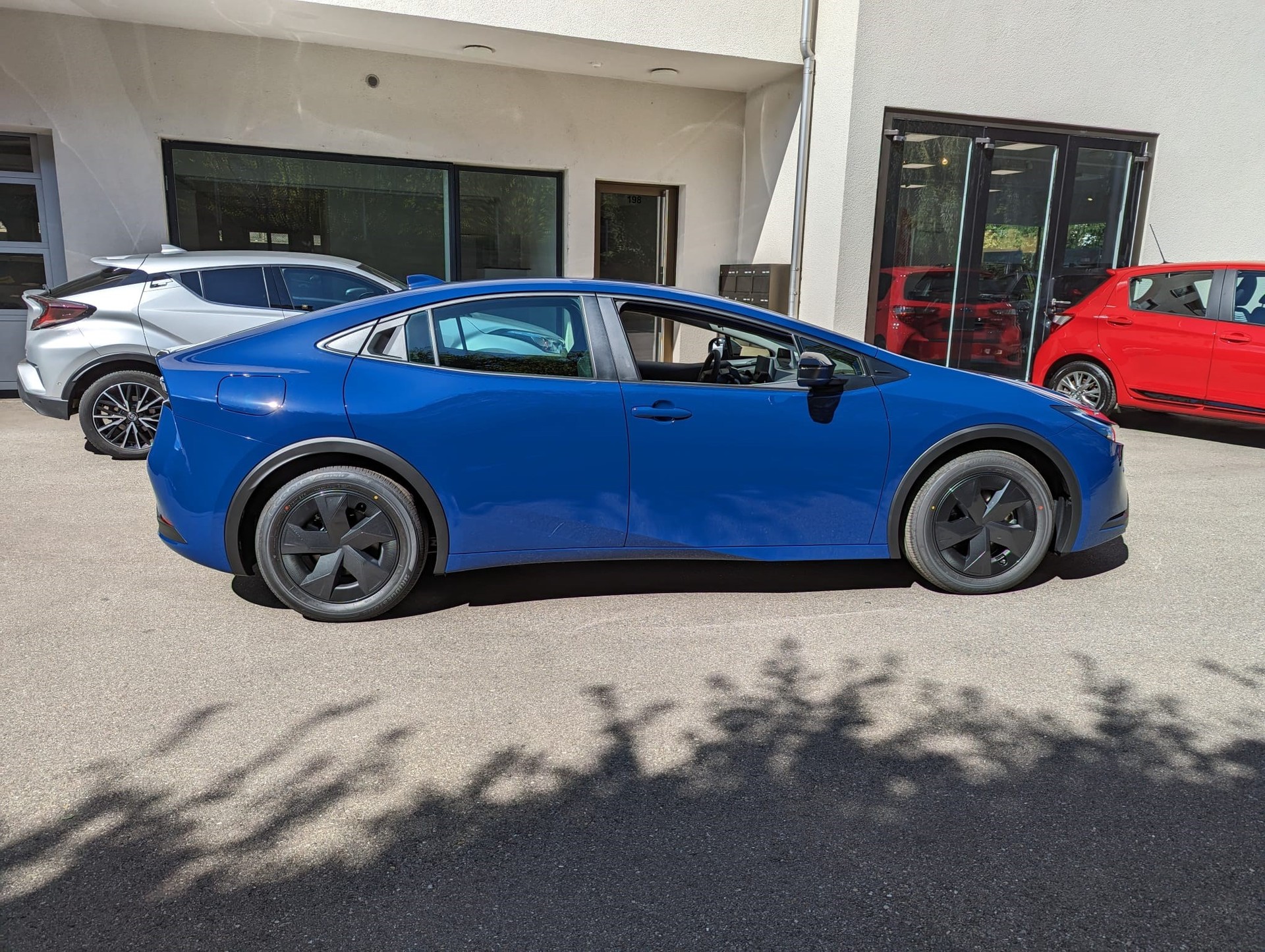 TOYOTA Prius 2.0 VVT-i Plug-in Hybrid Trend-image-3