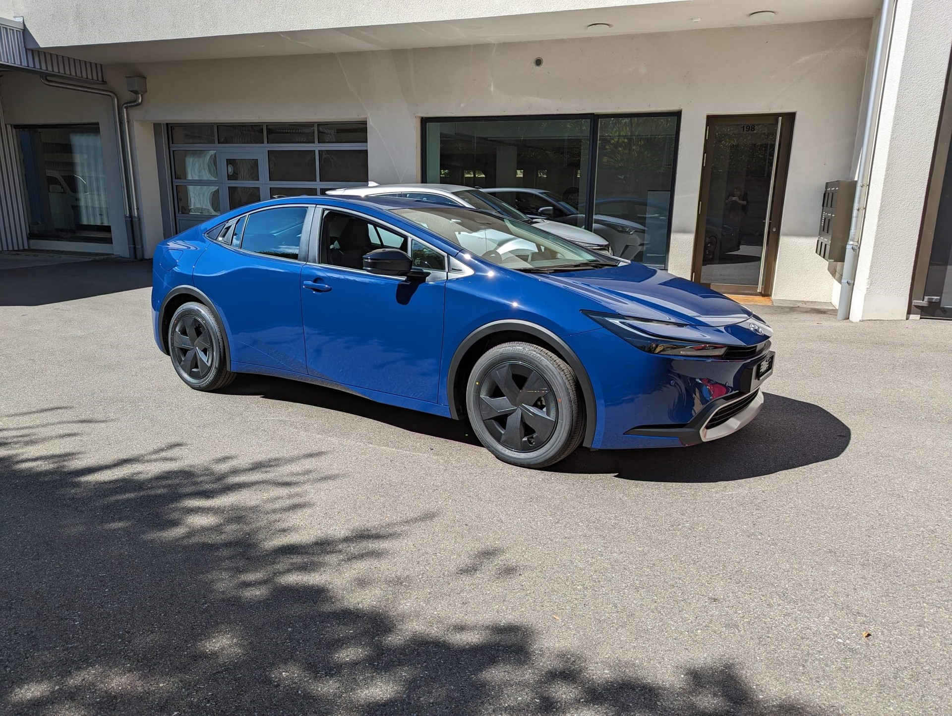 TOYOTA Prius 2.0 VVT-i Plug-in Hybrid Trend-image-2