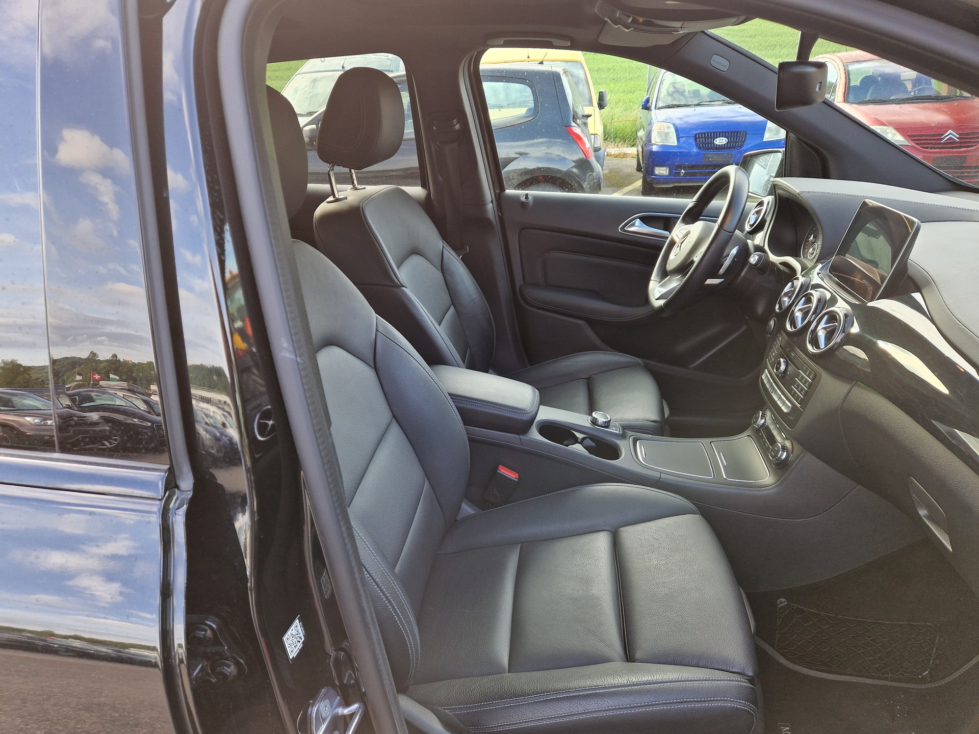 MERCEDES-BENZ B 220 Style 4Matic 7G-DCT-image-4