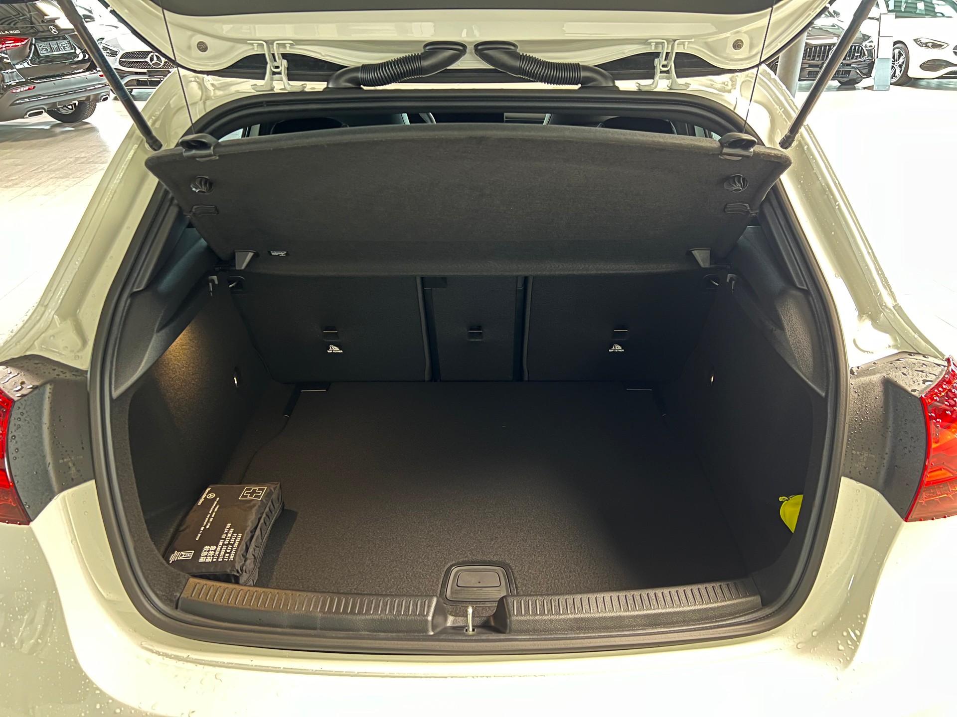 MERCEDES-BENZ A 180 7G-DCT-image-10