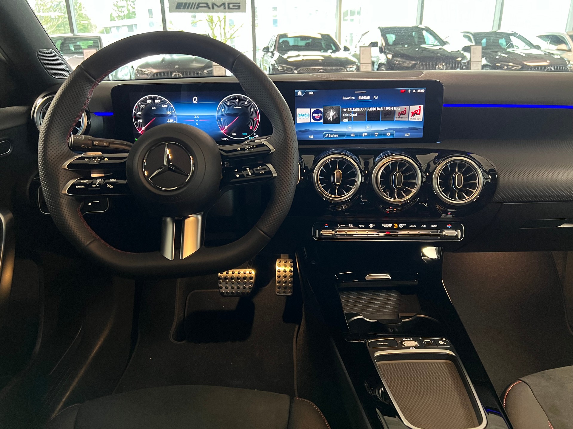 MERCEDES-BENZ A 180 7G-DCT-image-9