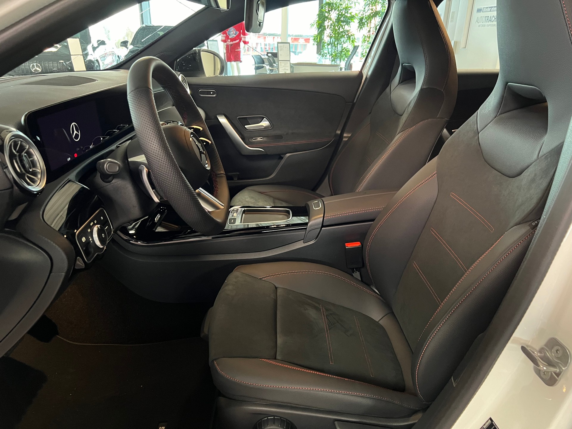 MERCEDES-BENZ A 180 7G-DCT-image-7