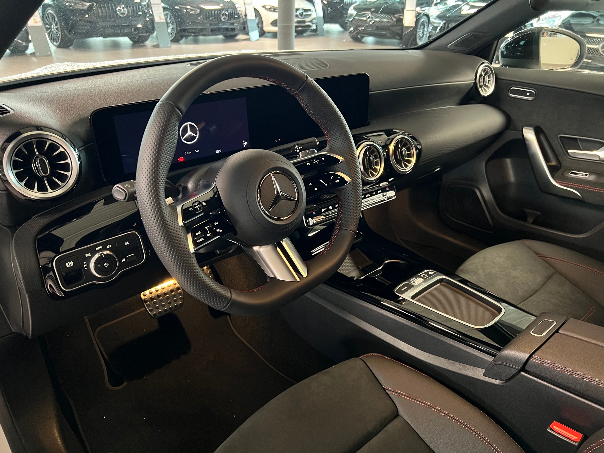 MERCEDES-BENZ A 180 7G-DCT-image-8