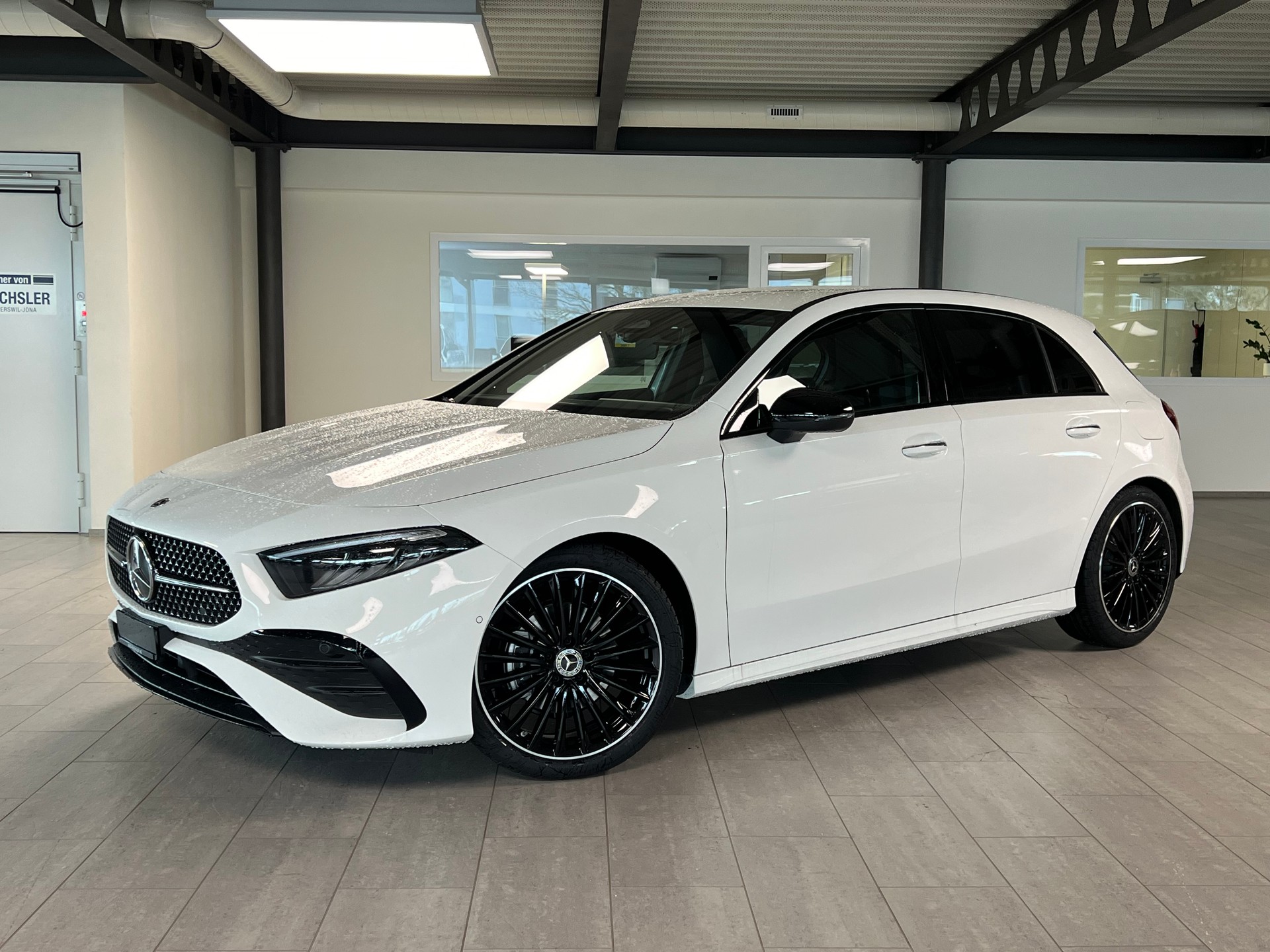 MERCEDES-BENZ A 180 7G-DCT-image-0