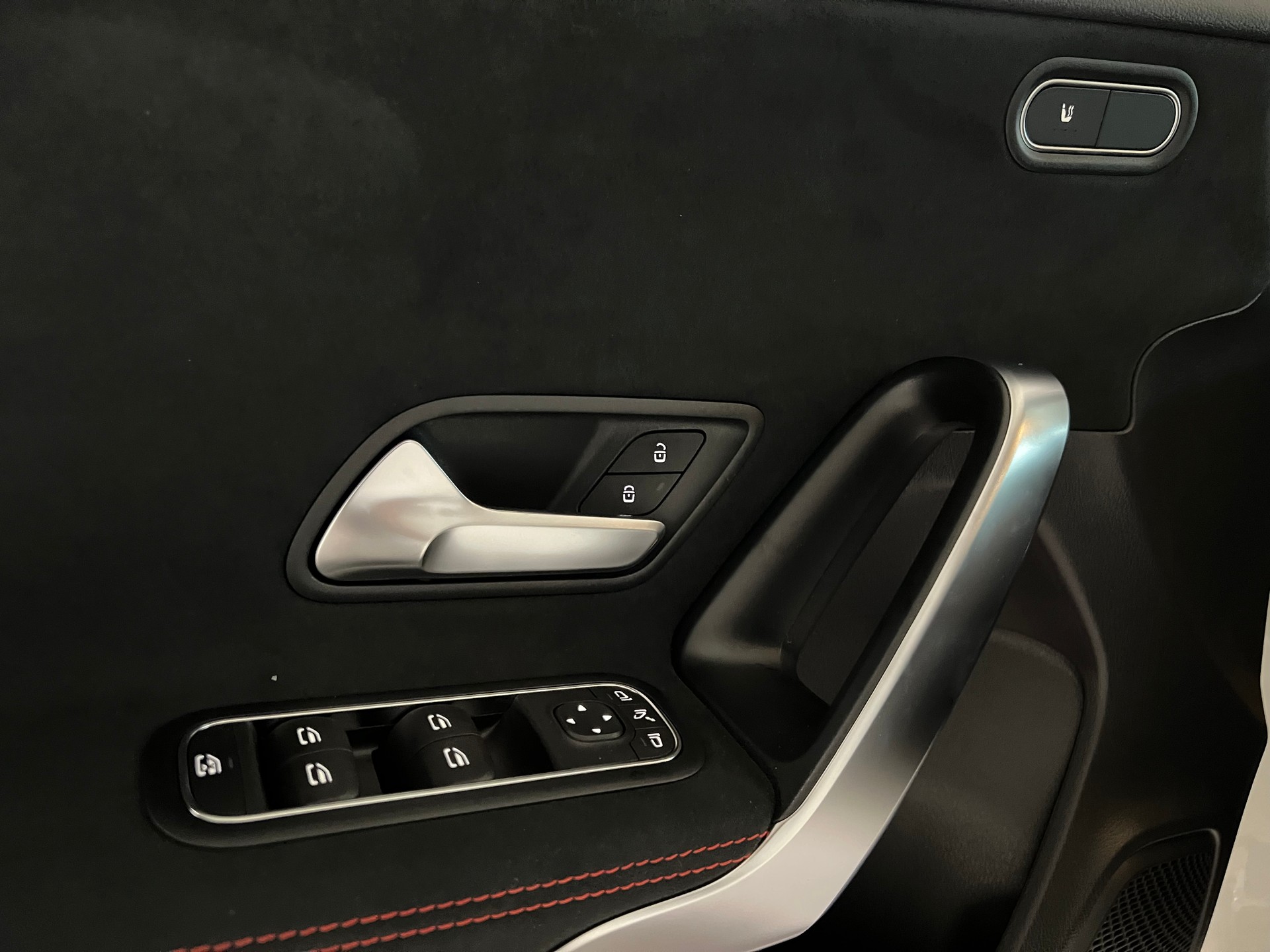 MERCEDES-BENZ A 180 7G-DCT-image-13