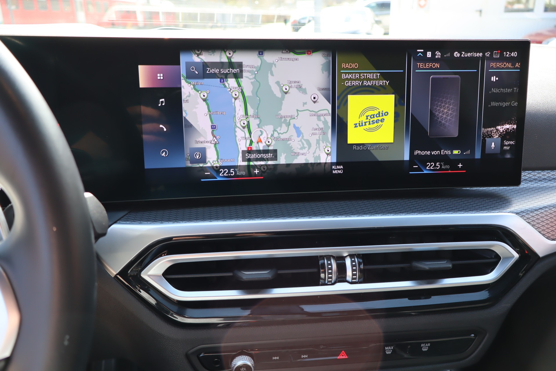 BMW 330e xDrive Touring-image-8