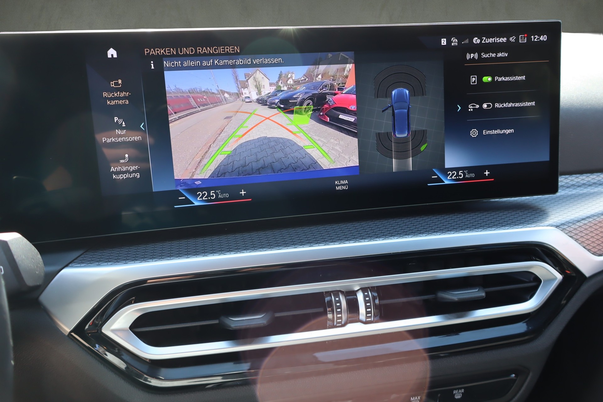 BMW 330e xDrive Touring-image-9