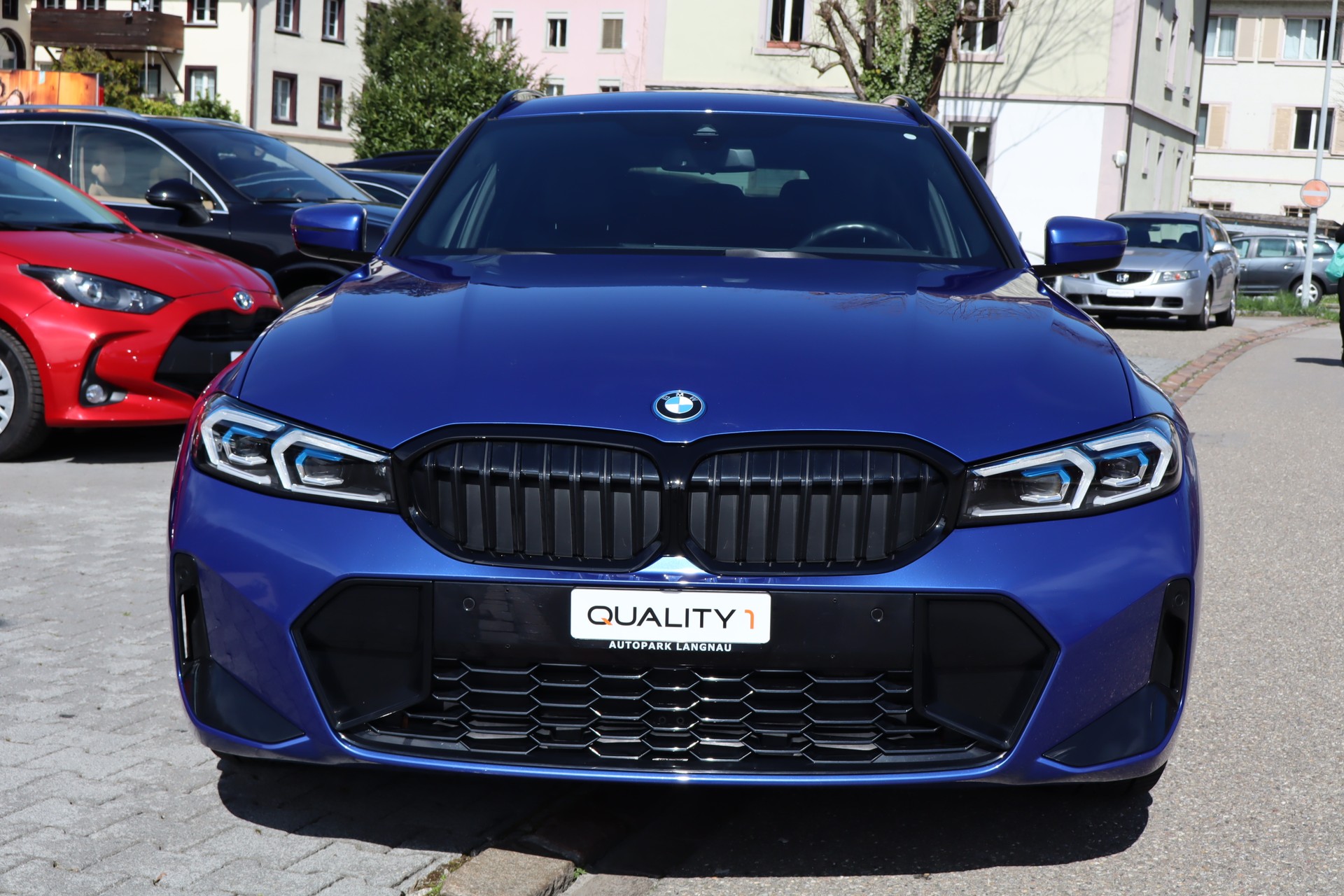BMW 330e xDrive Touring-image-1