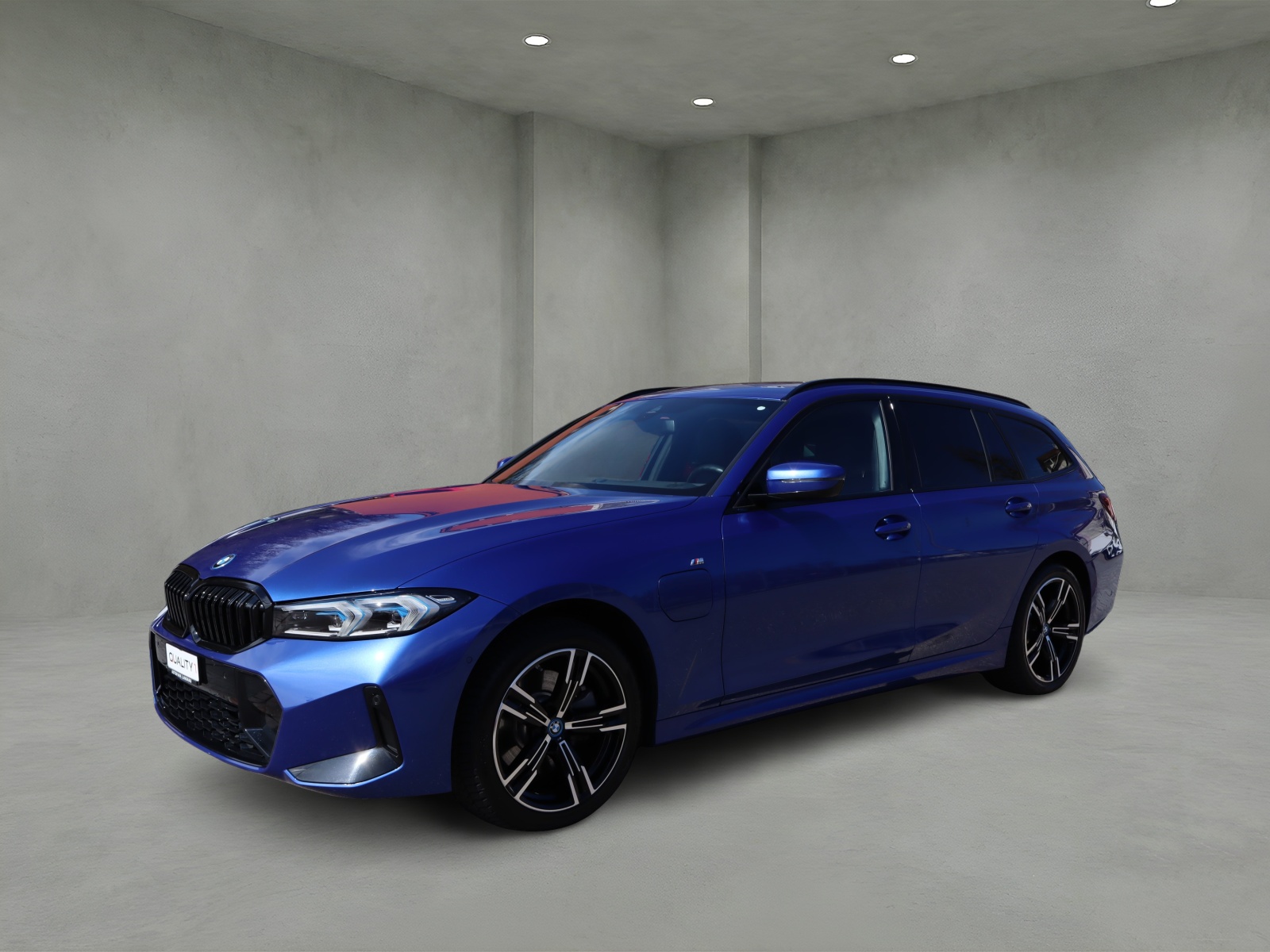 BMW 330e xDrive Touring-image-0