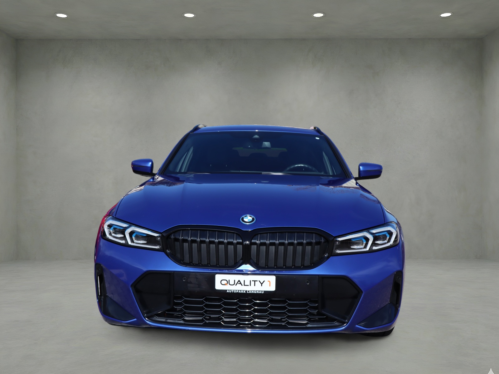 BMW 330e xDrive Touring-image-1