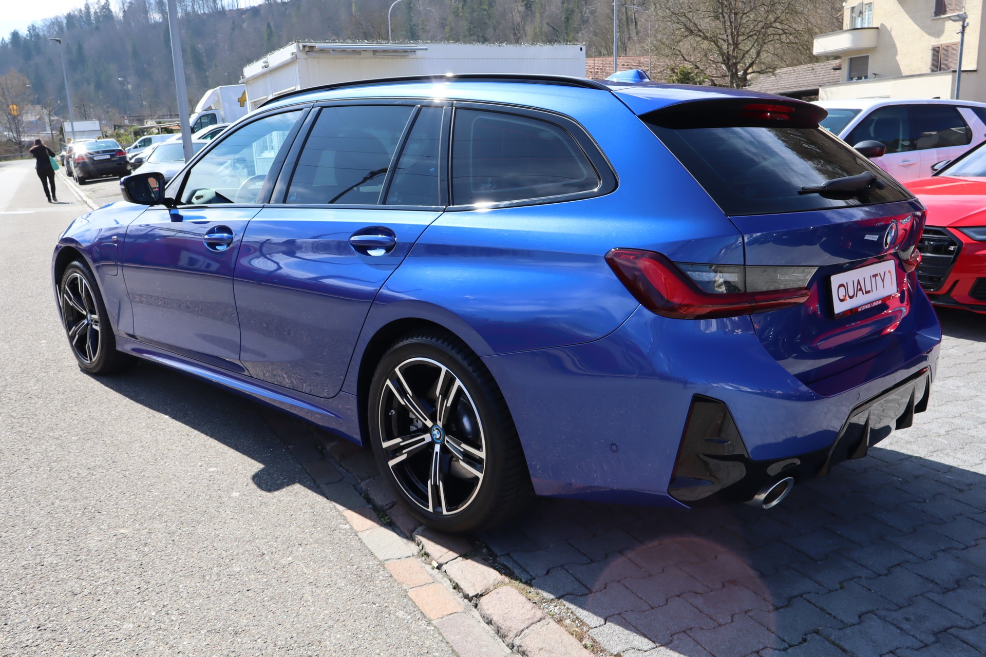 BMW 330e xDrive Touring-image-5
