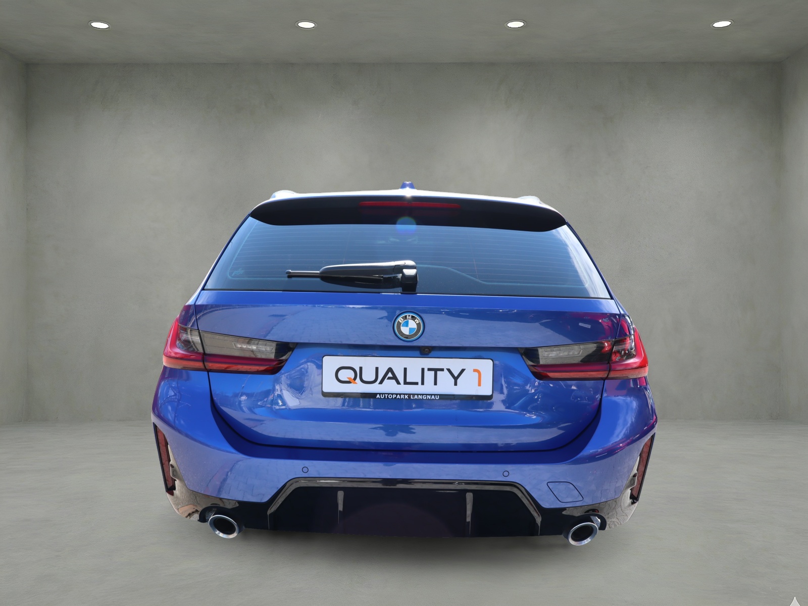 BMW 330e xDrive Touring-image-4