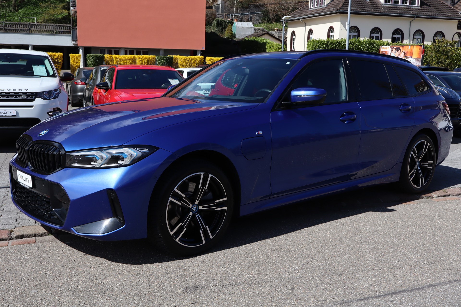BMW 330e xDrive Touring-image-0